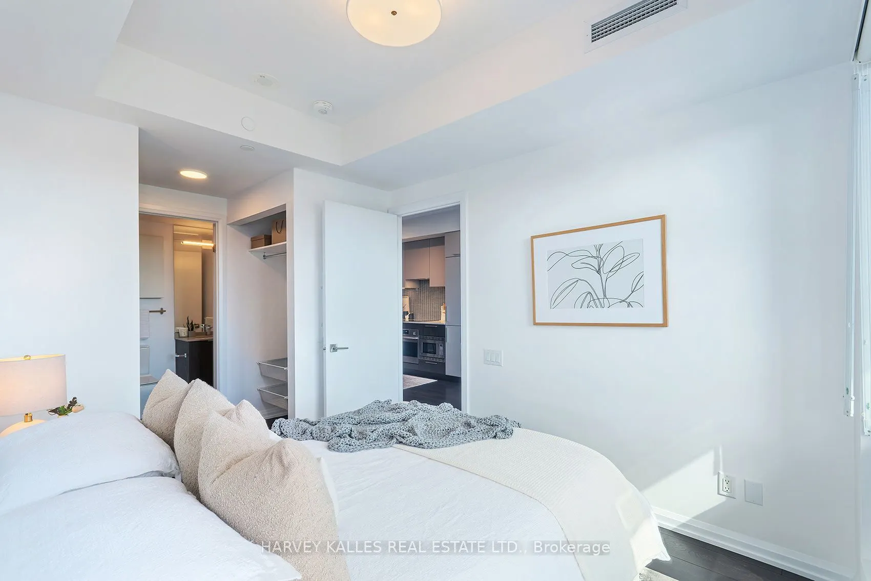 4208 Dundas Street W #412