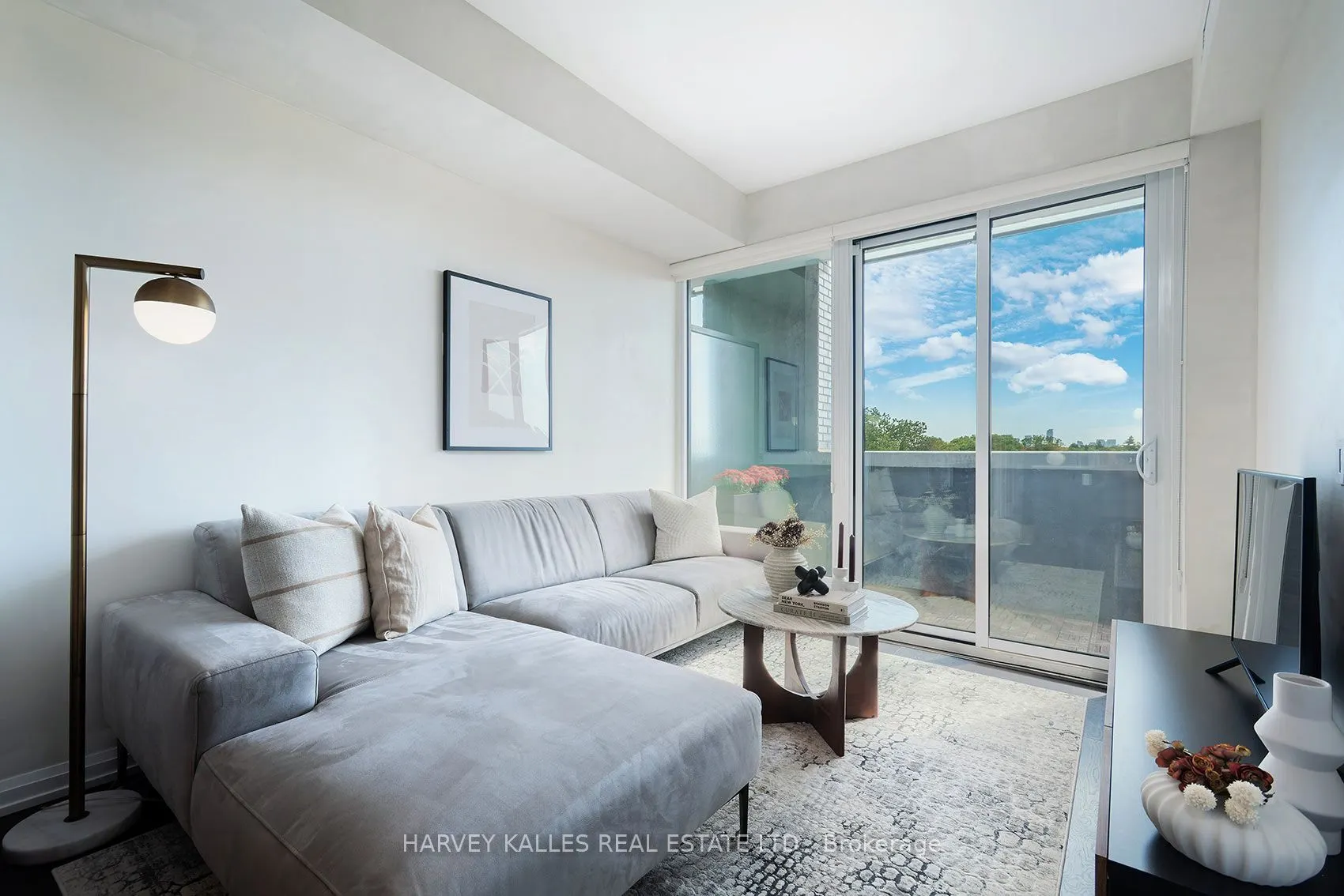 4208 Dundas Street W #412