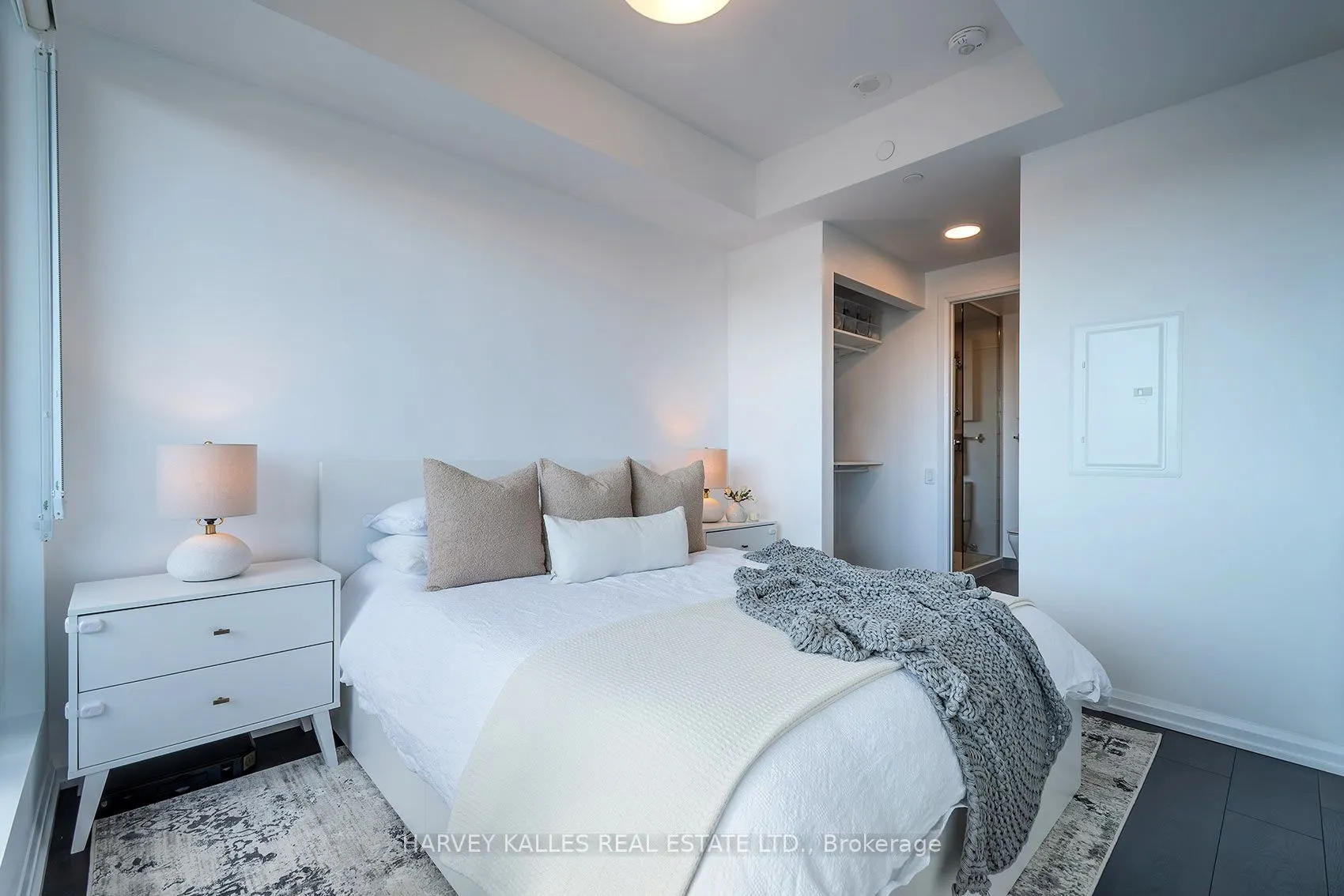 4208 Dundas Street W #412