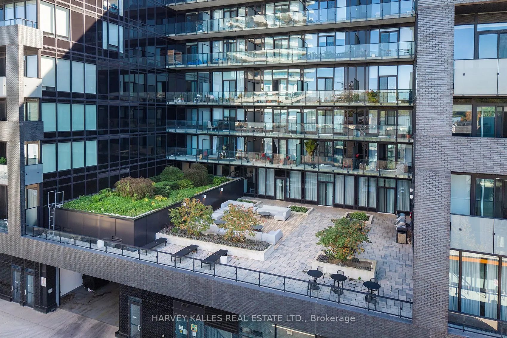 4208 Dundas Street W #412