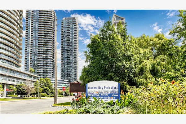 2200 Lake Shore Boulevard W