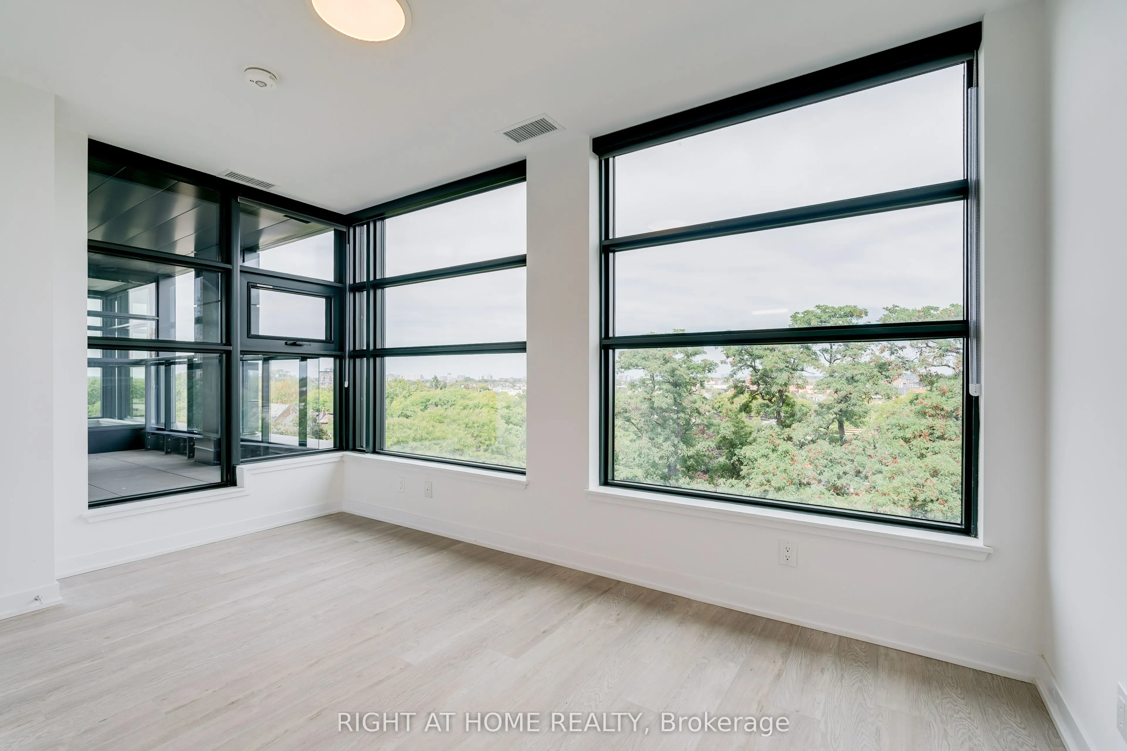 2946 Dundas Street W #618