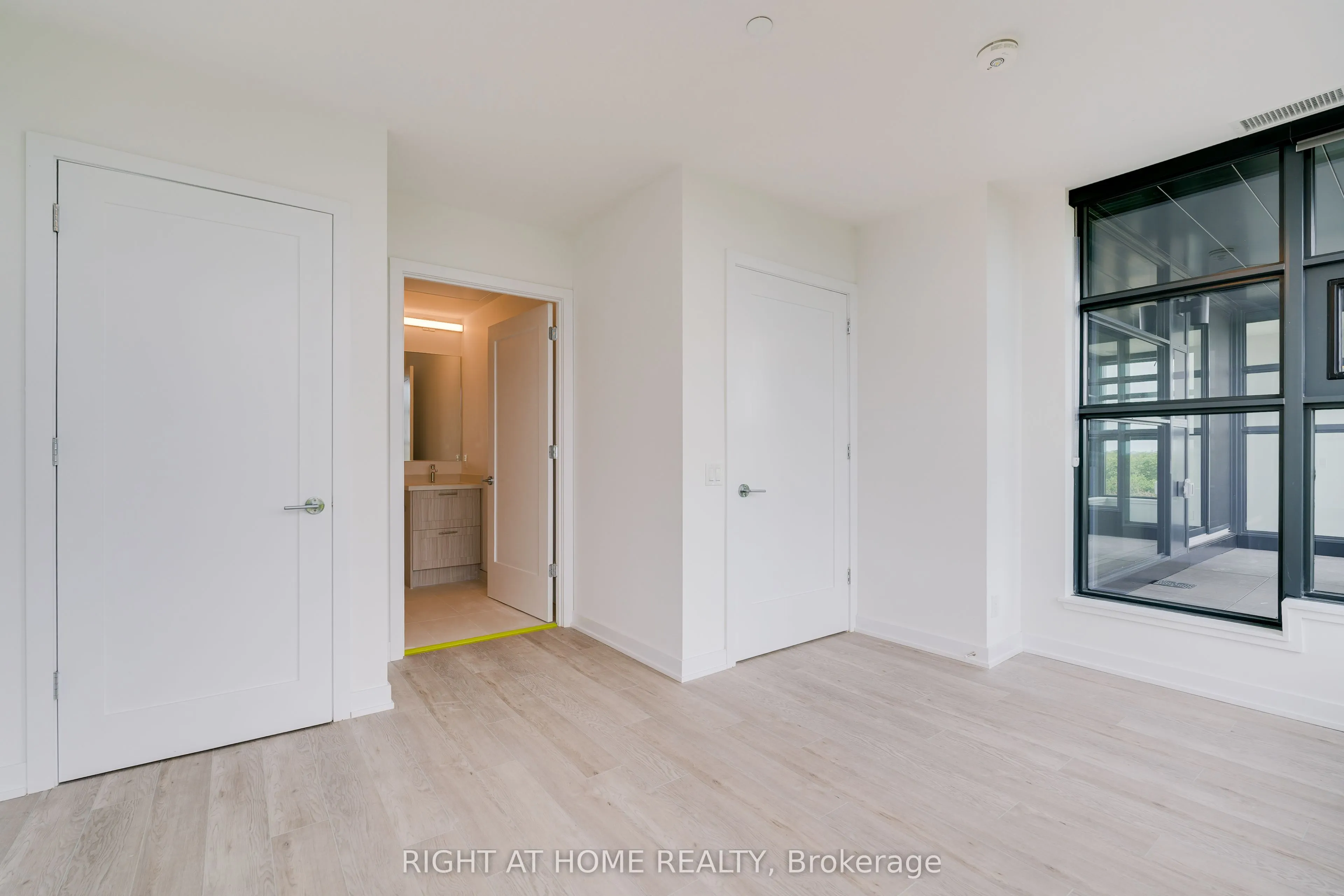 2946 Dundas Street W #618