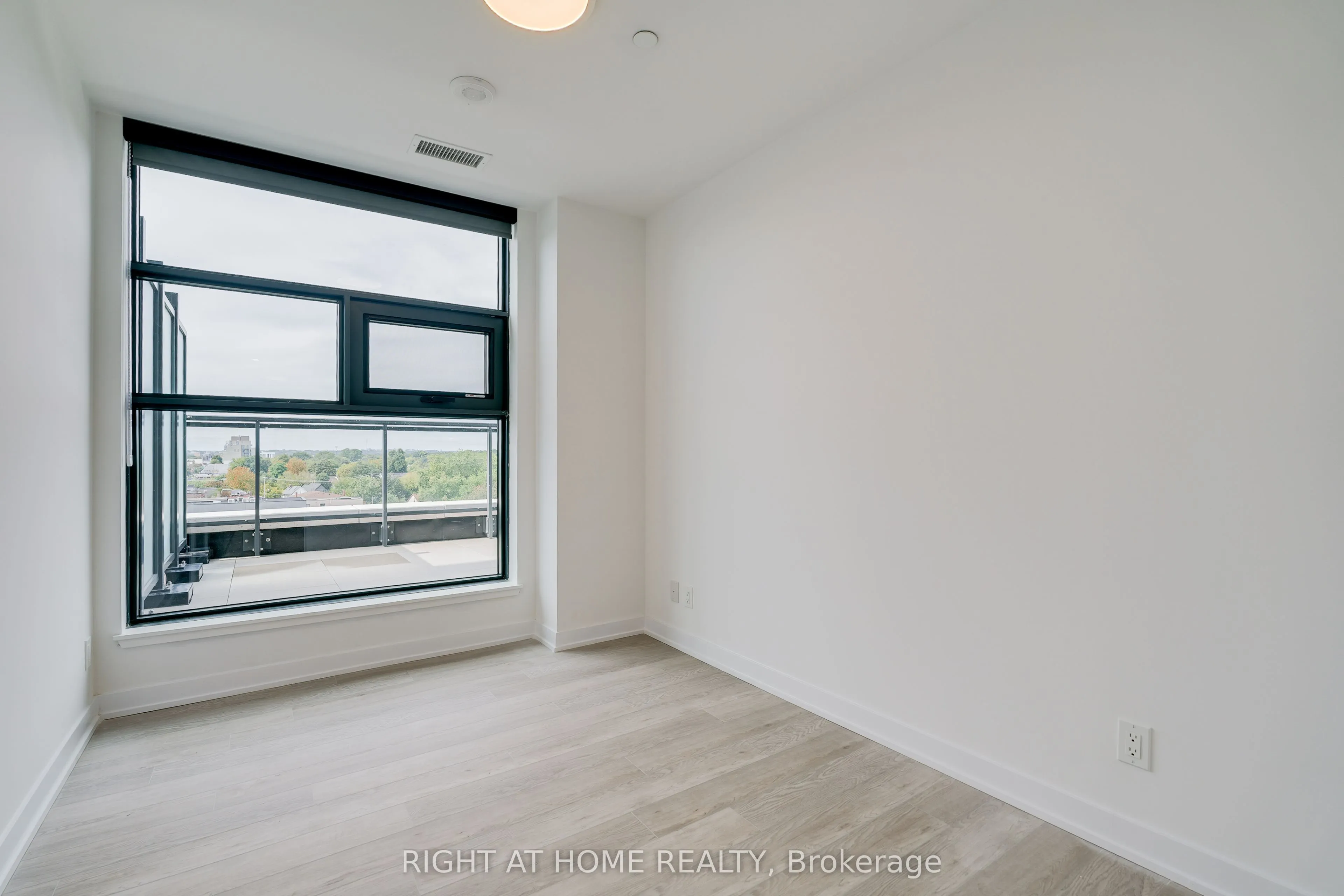 2946 Dundas Street W #618