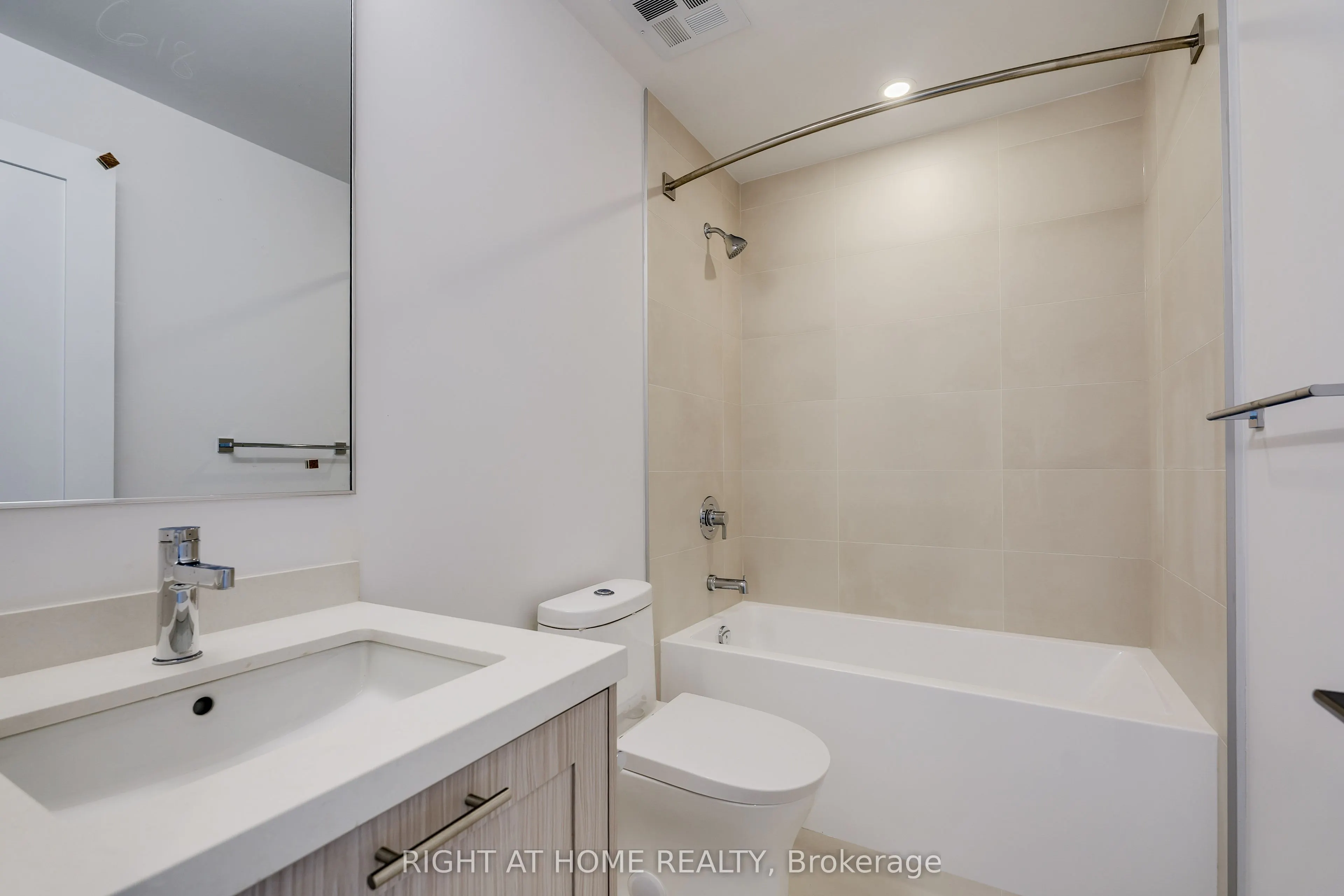 2946 Dundas Street W #618