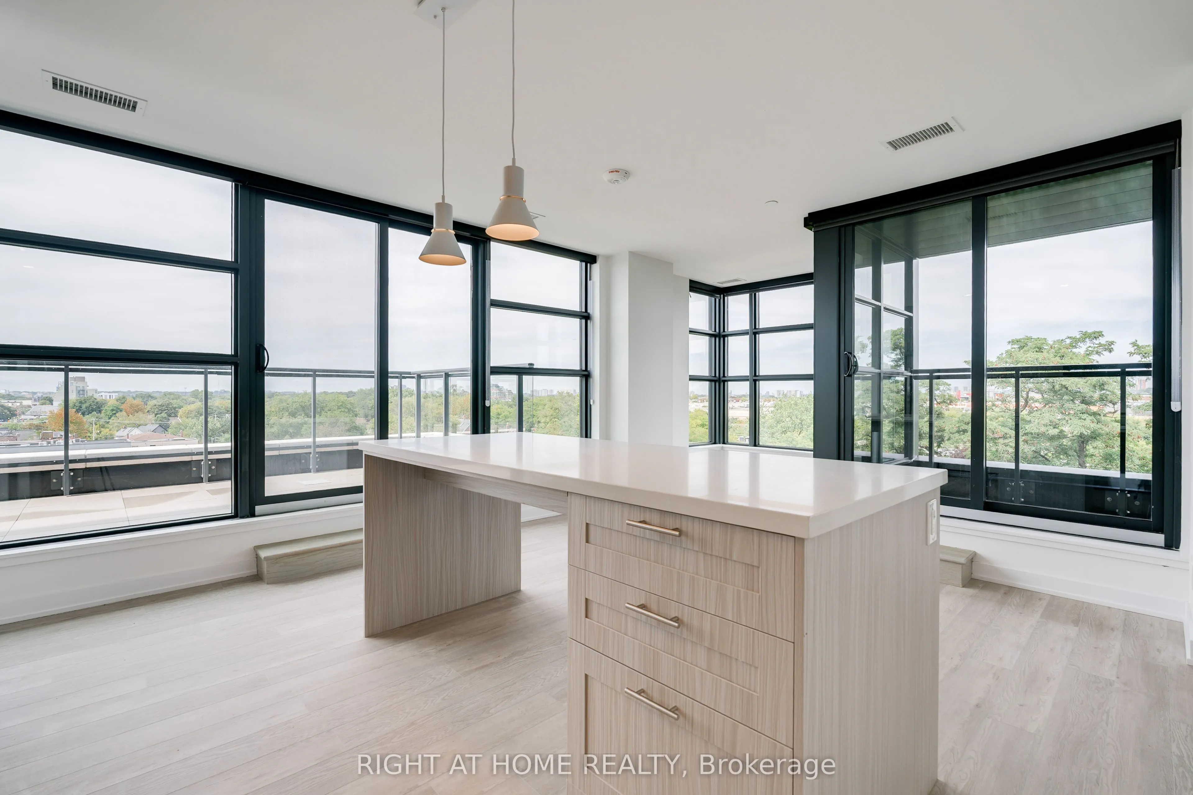 2946 Dundas Street W #618