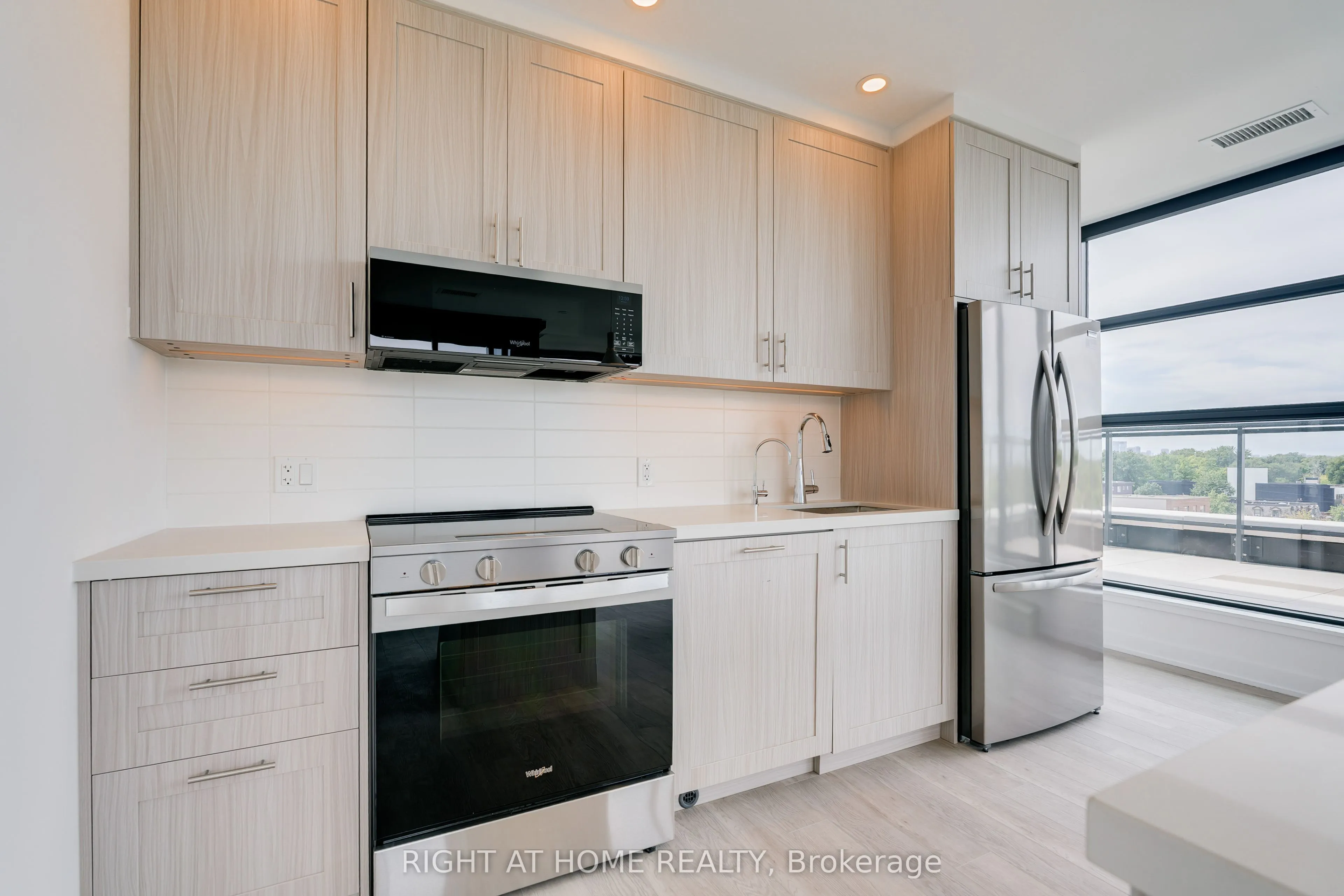 2946 Dundas Street W #618