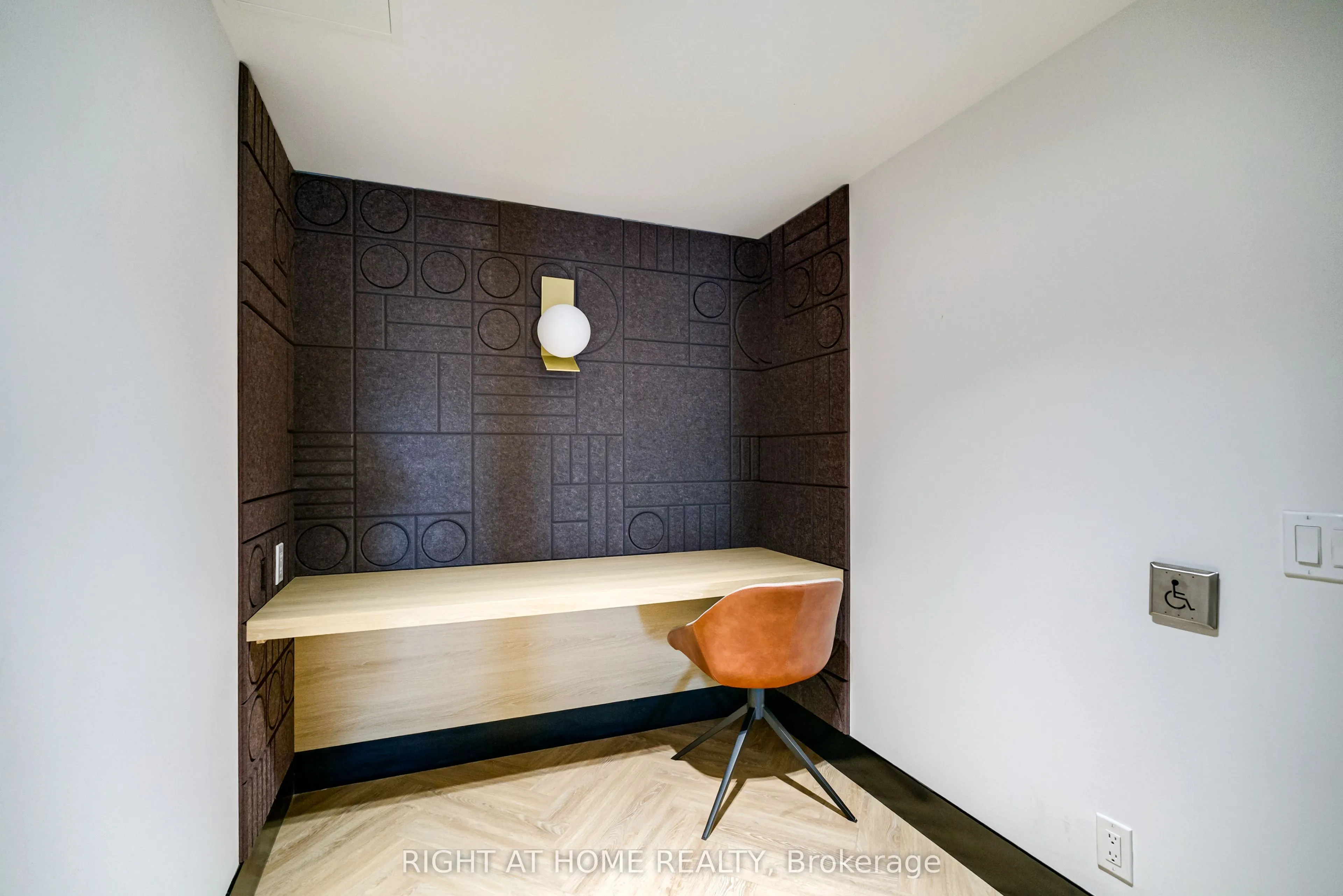 2946 Dundas Street W #618