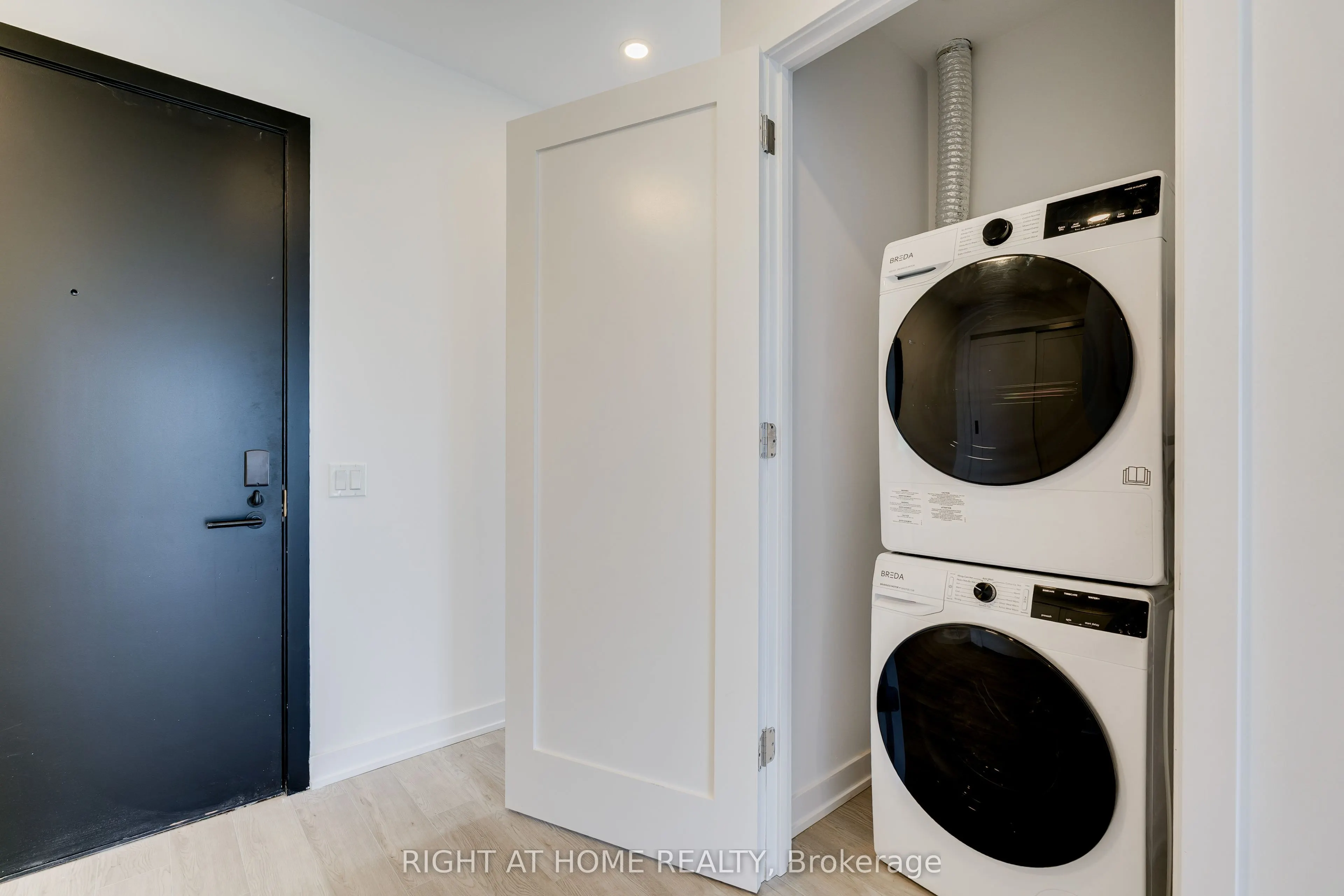 2946 Dundas Street W #618