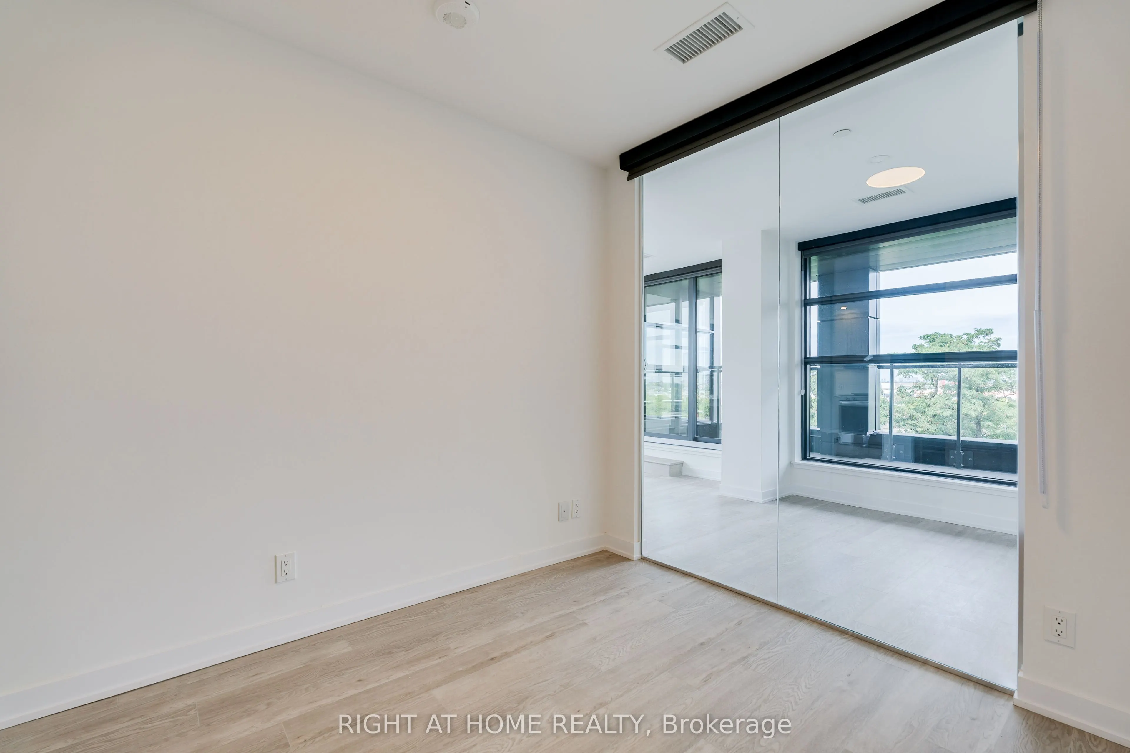 2946 Dundas Street W #618