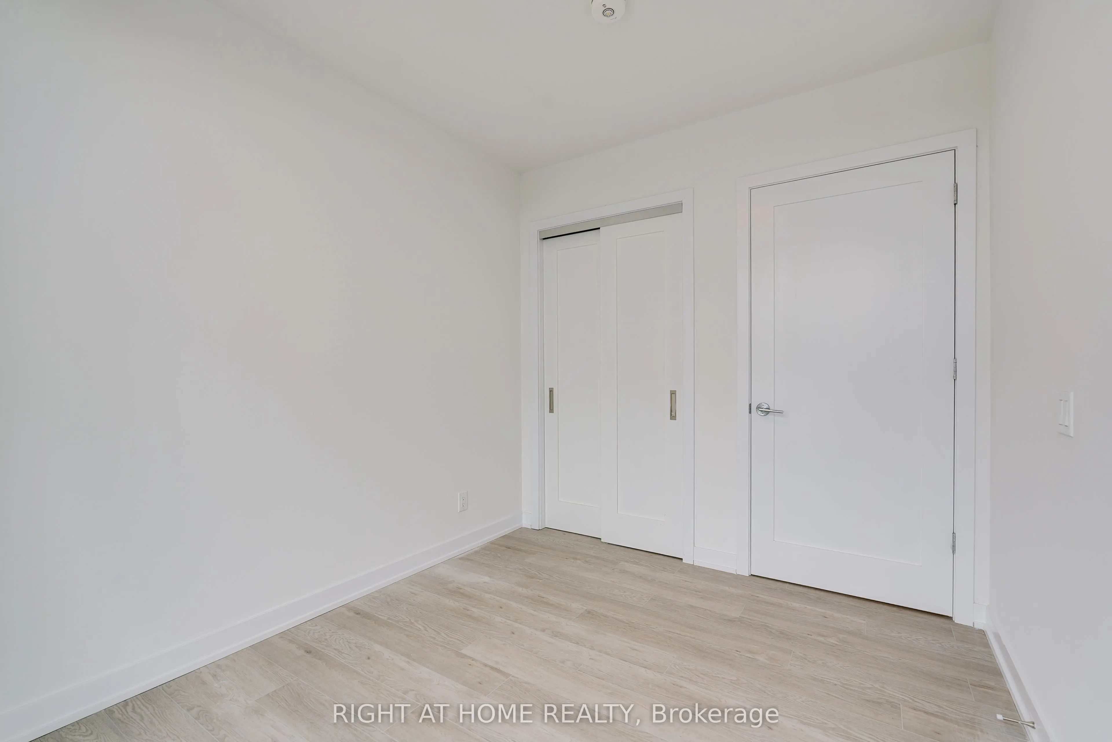 2946 Dundas Street W #618