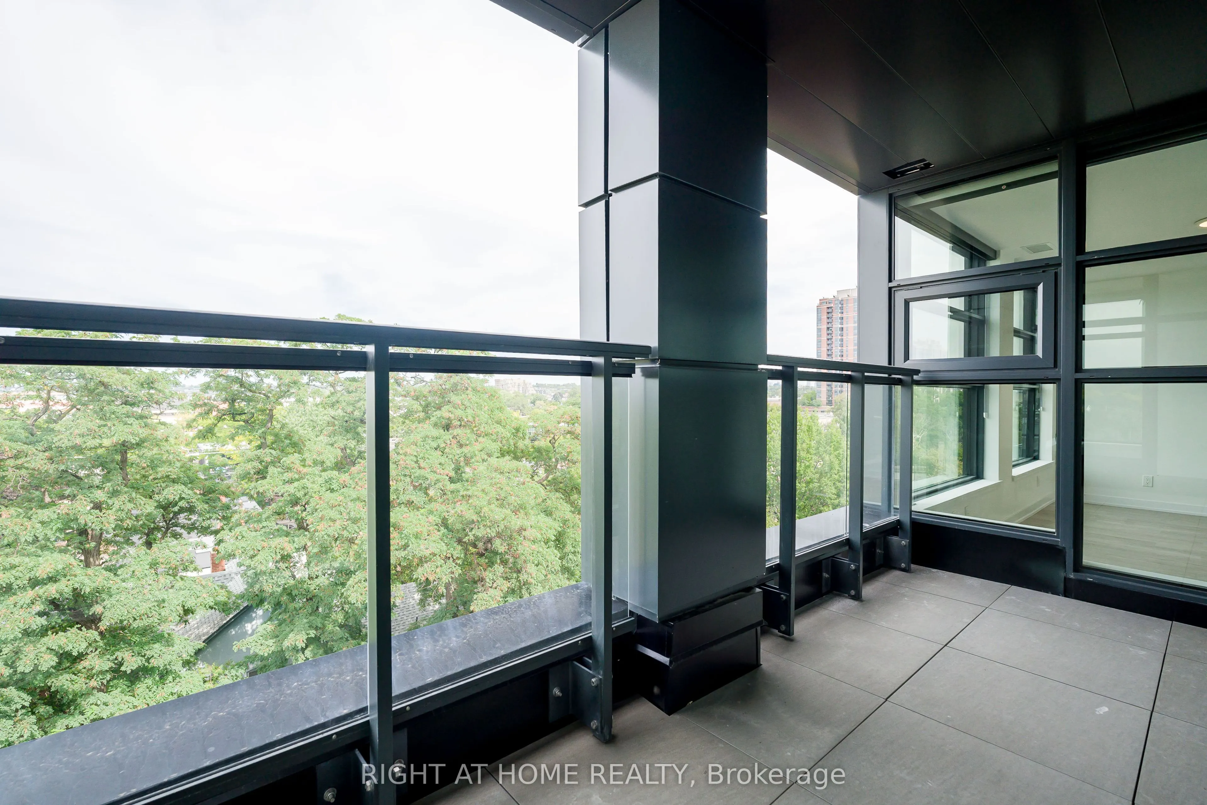 2946 Dundas Street W #618