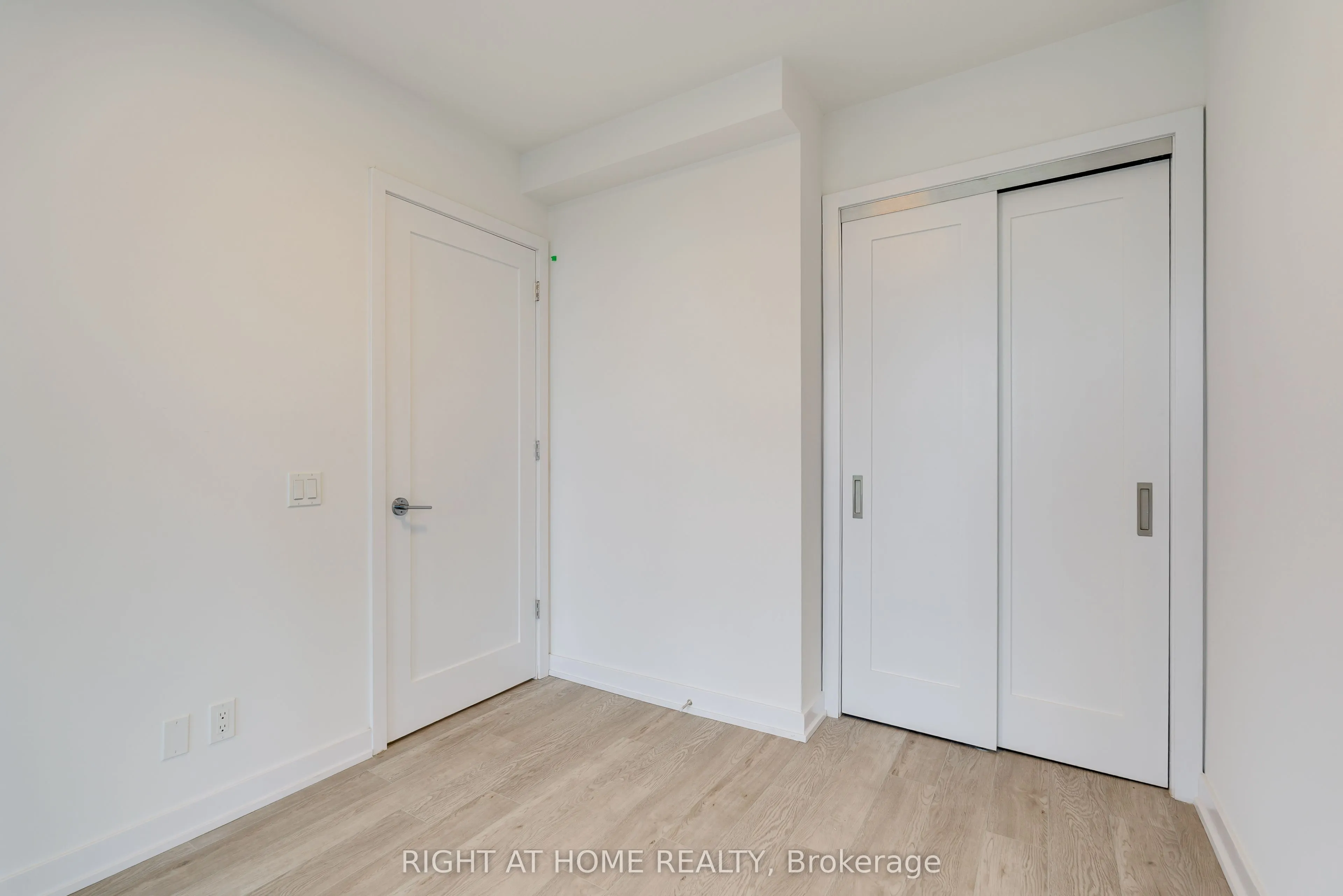 2946 Dundas Street W #618