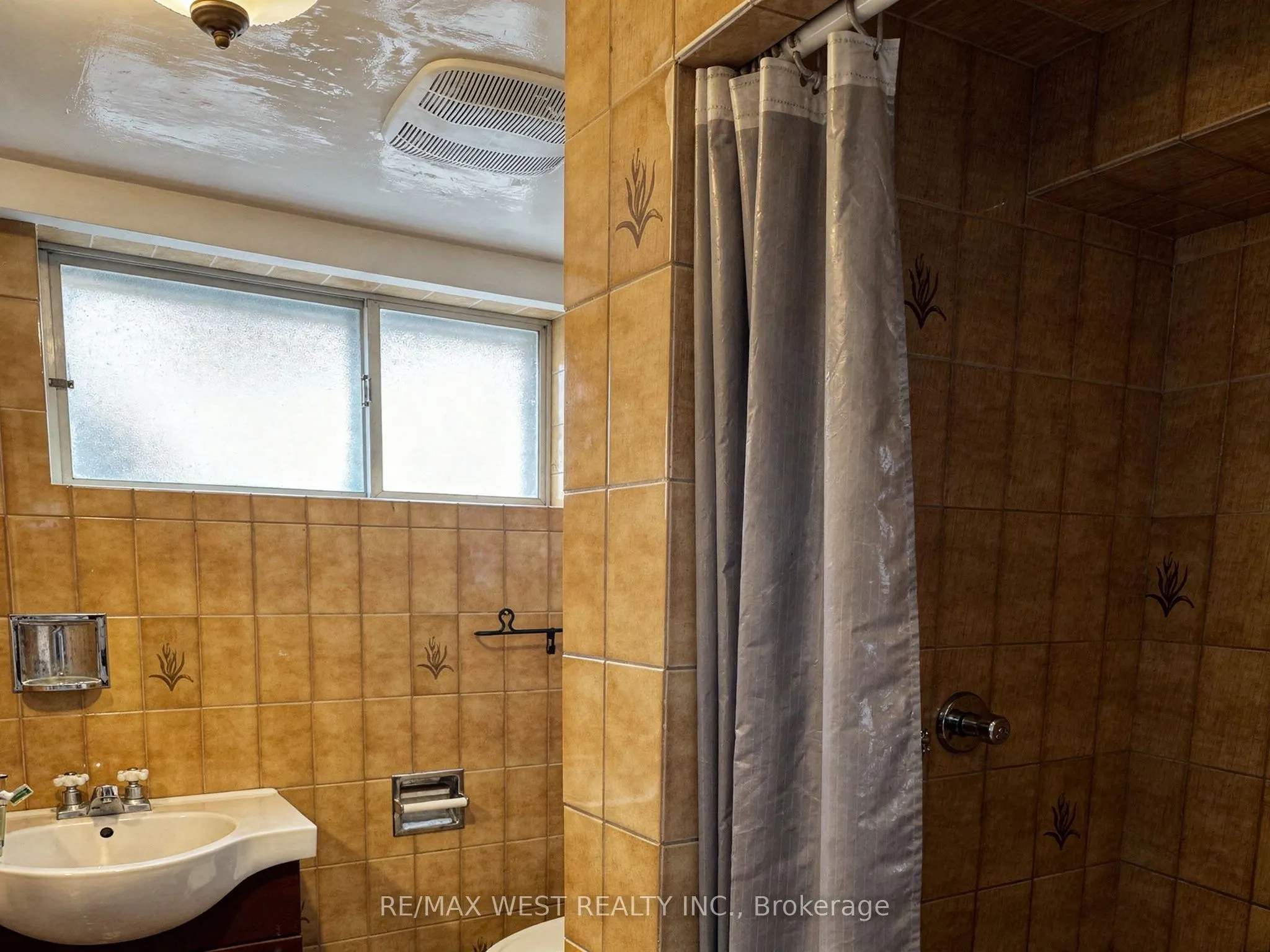 31 Valencia Crescent #Lower Level