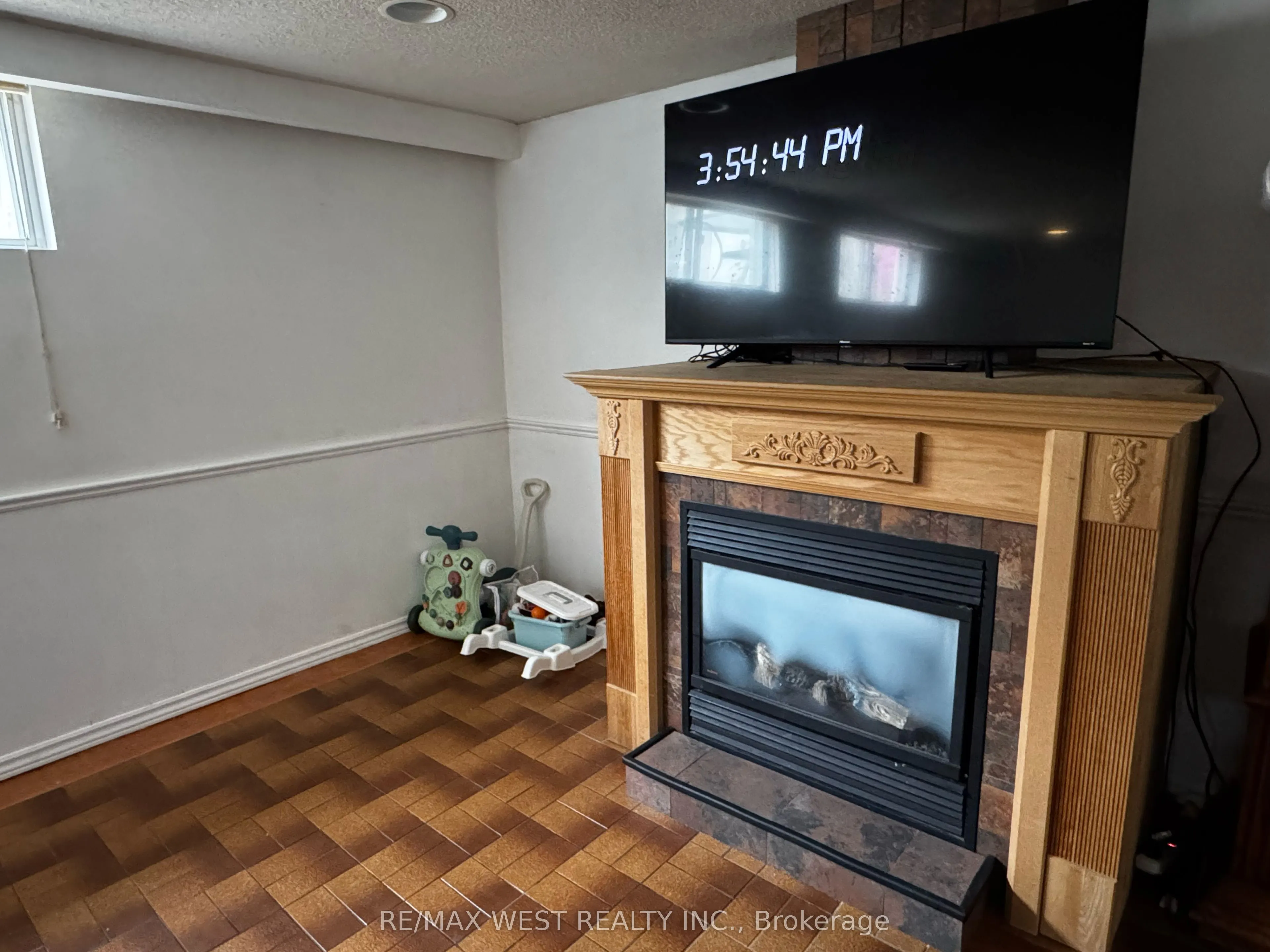31 Valencia Crescent #Lower Level