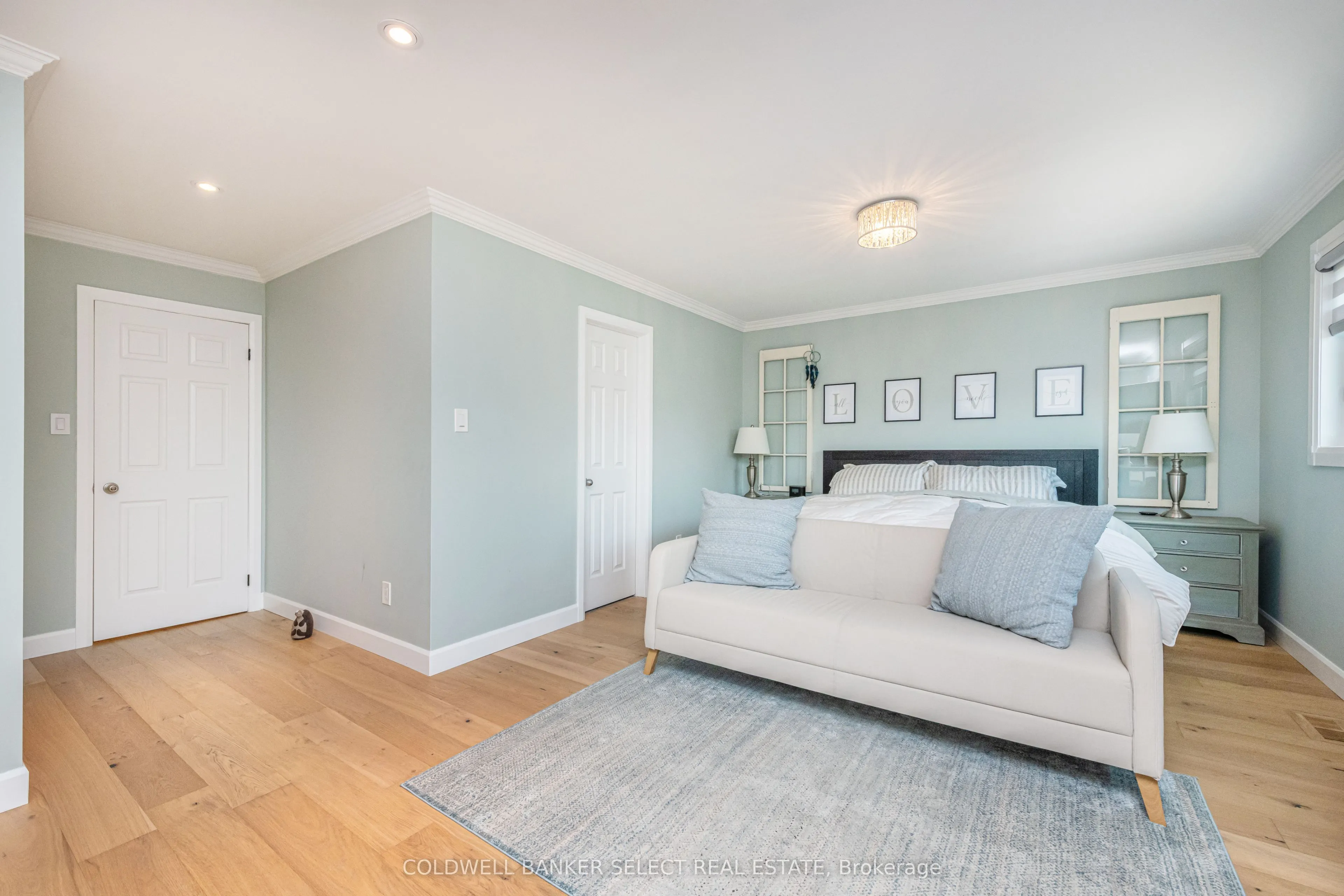32 Coolspring Crescent