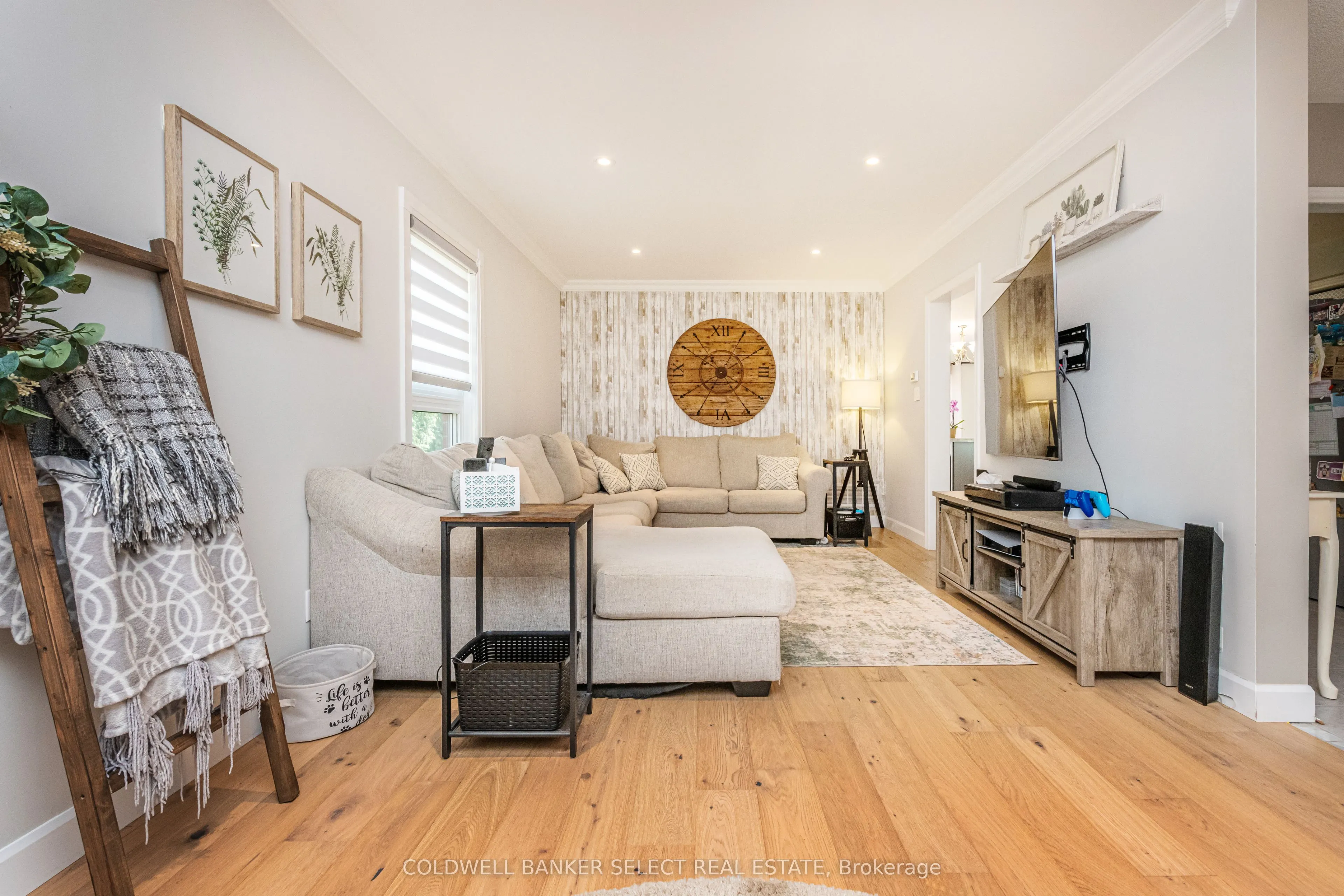 32 Coolspring Crescent