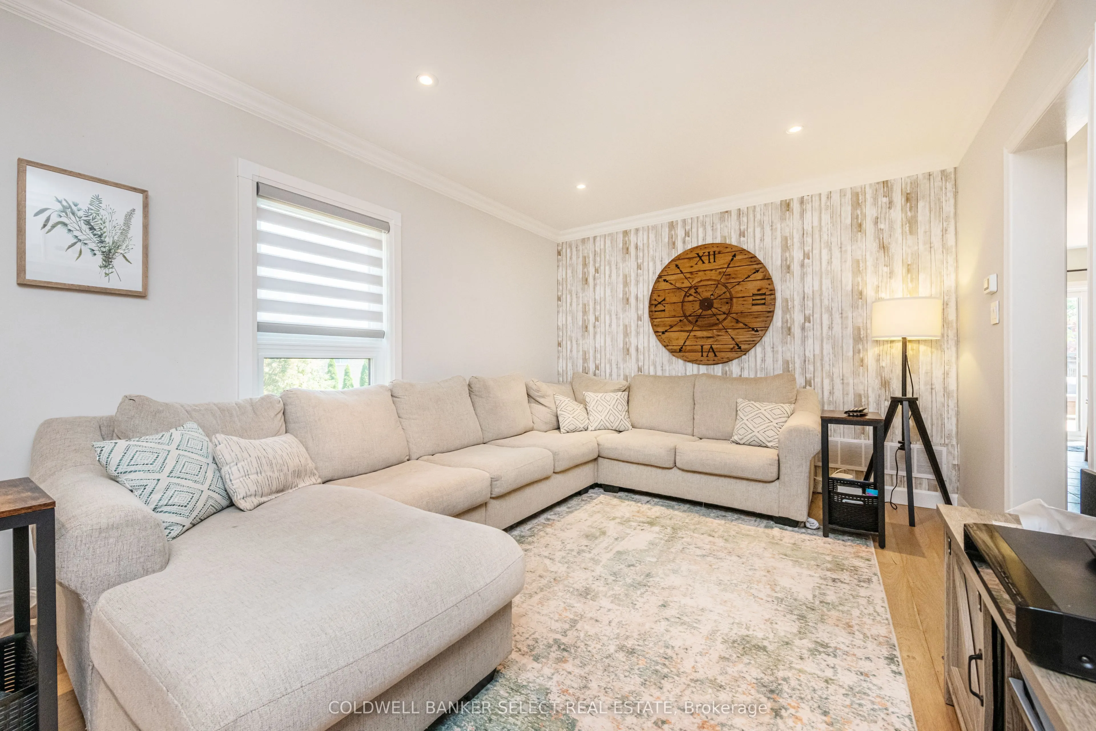 32 Coolspring Crescent