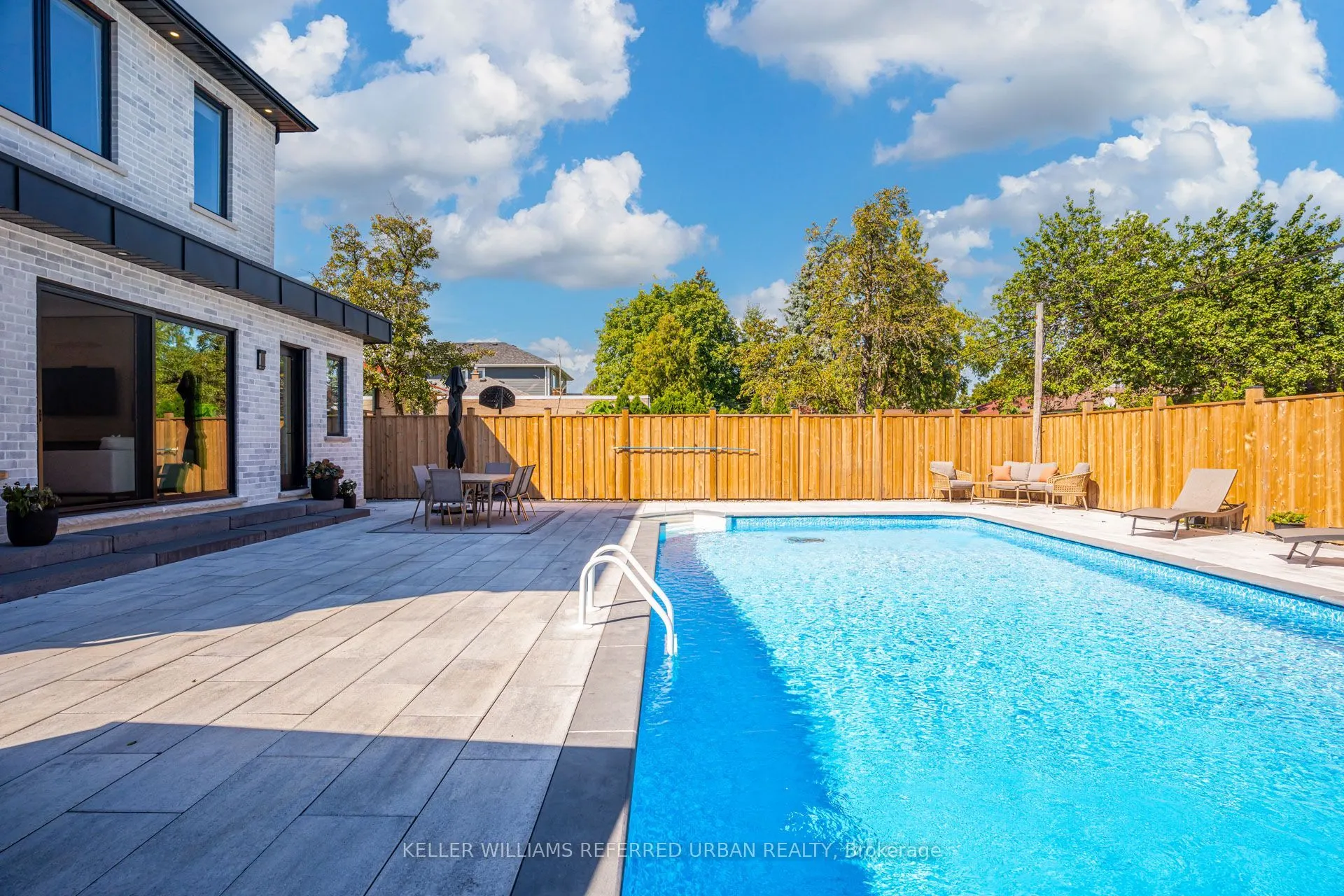5 Bradbury Crescent