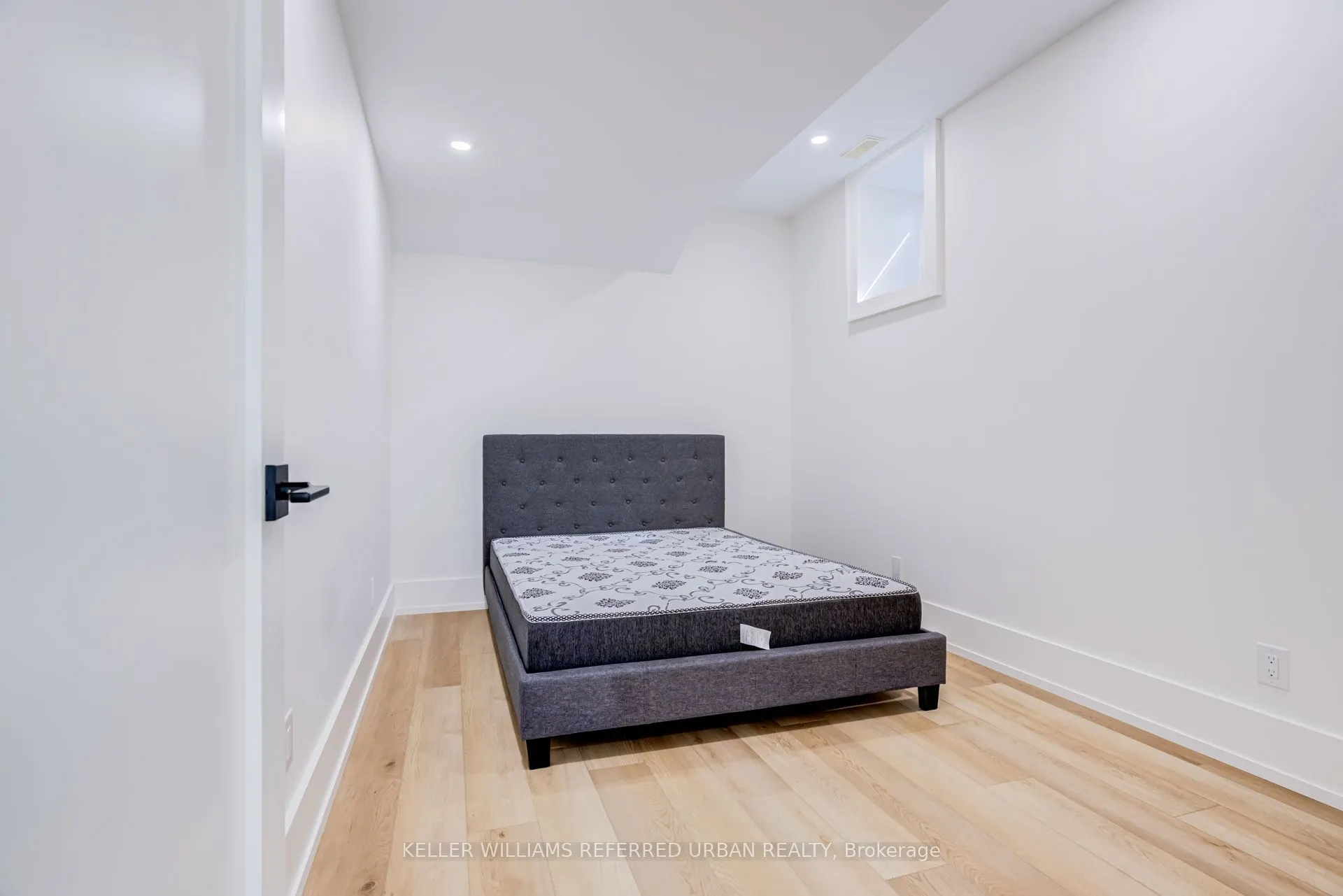 5 Bradbury Crescent