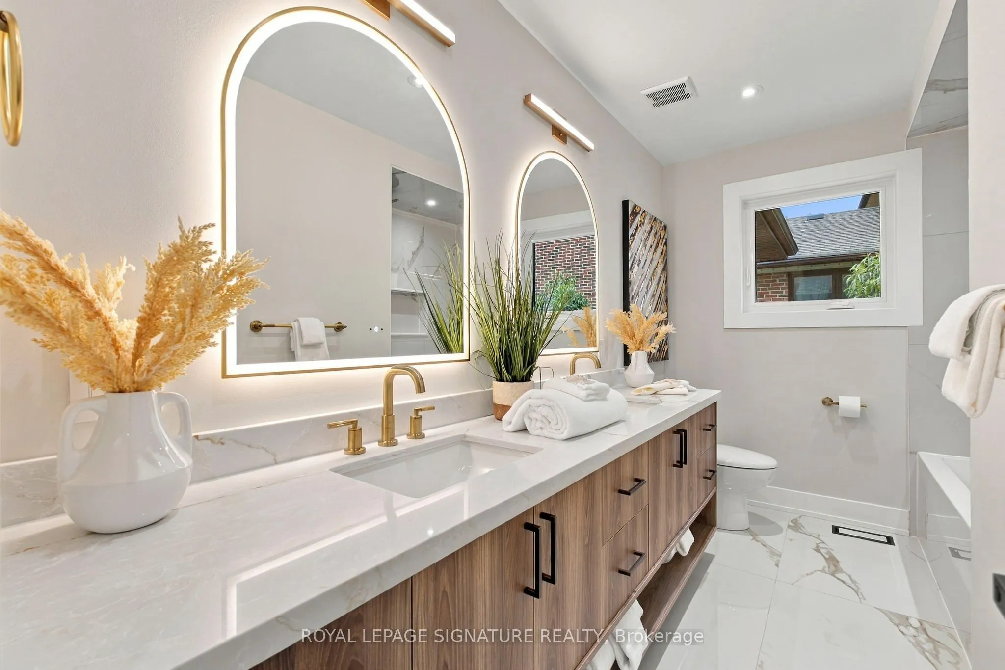 11 Brook Tree Crescent