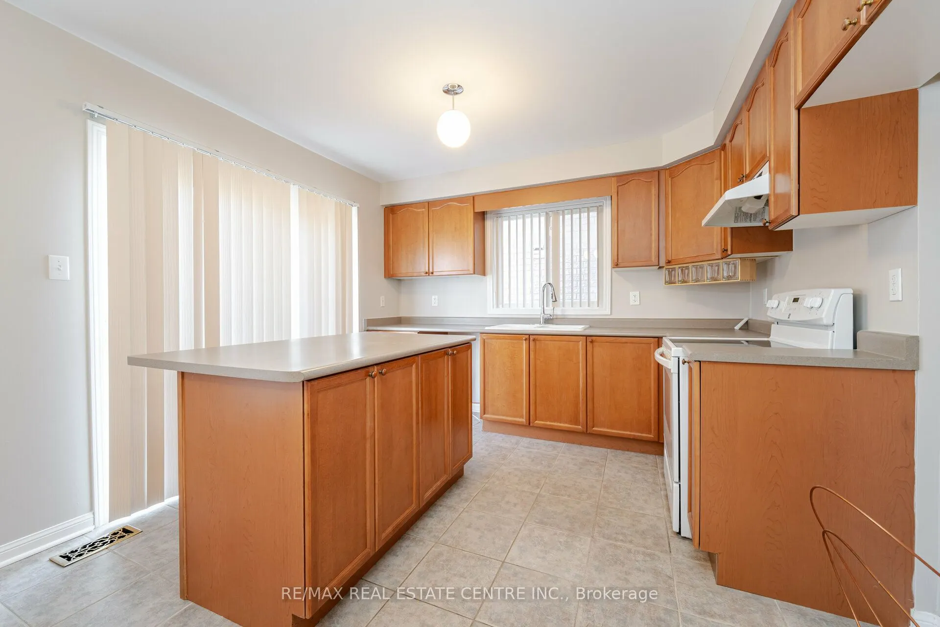 15 Mendoza Drive #Upper
