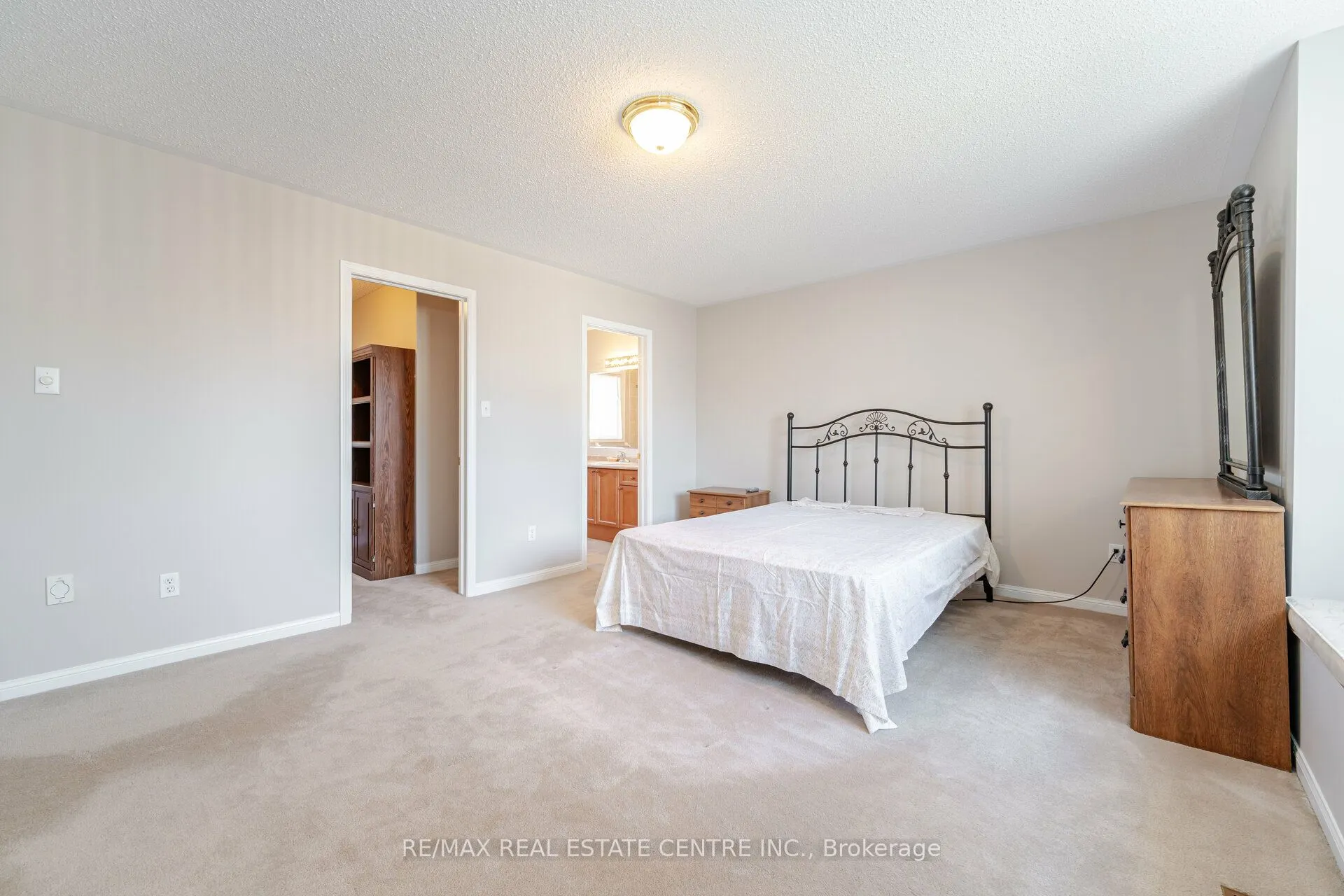 15 Mendoza Drive #Upper