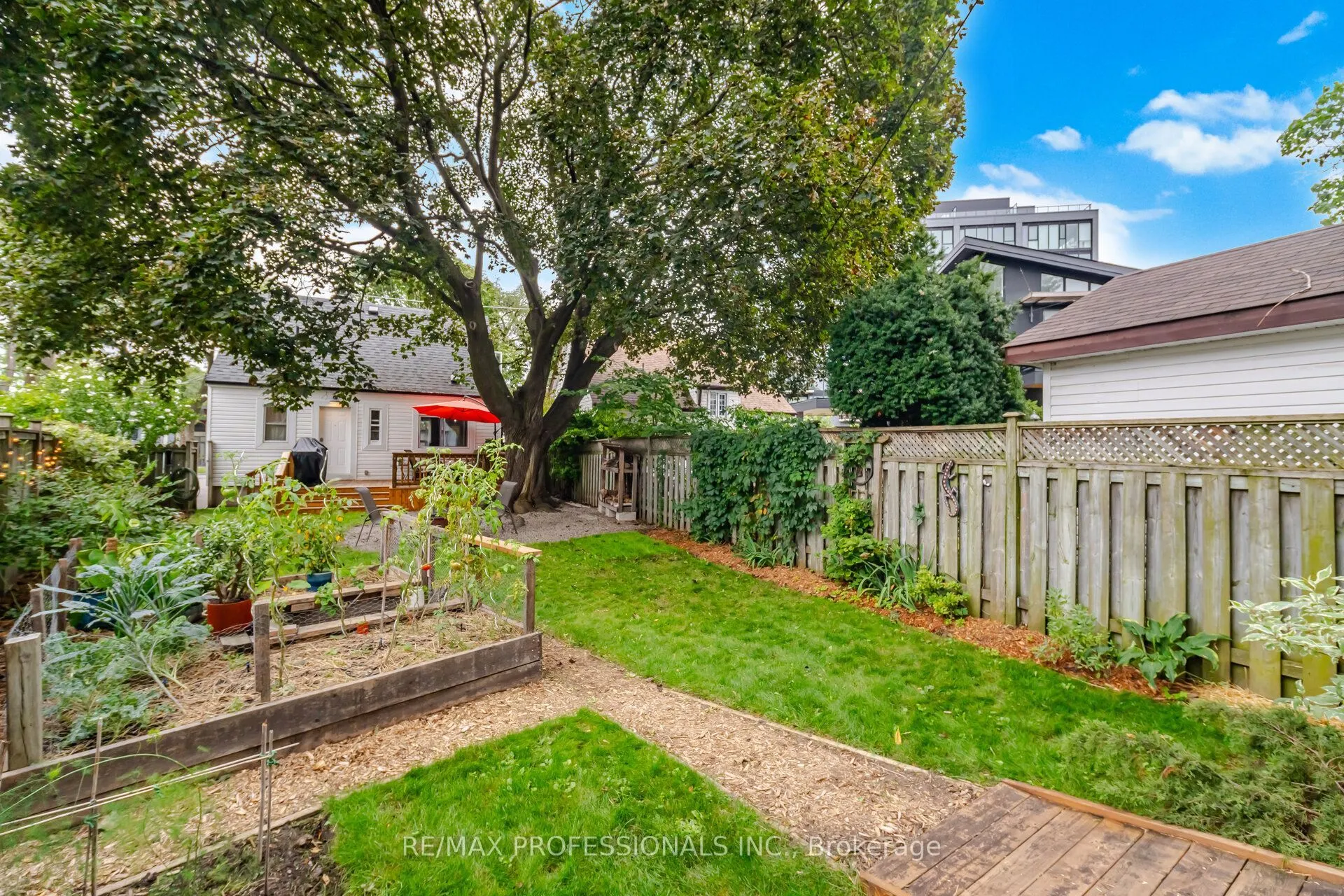 8 Smith Crescent