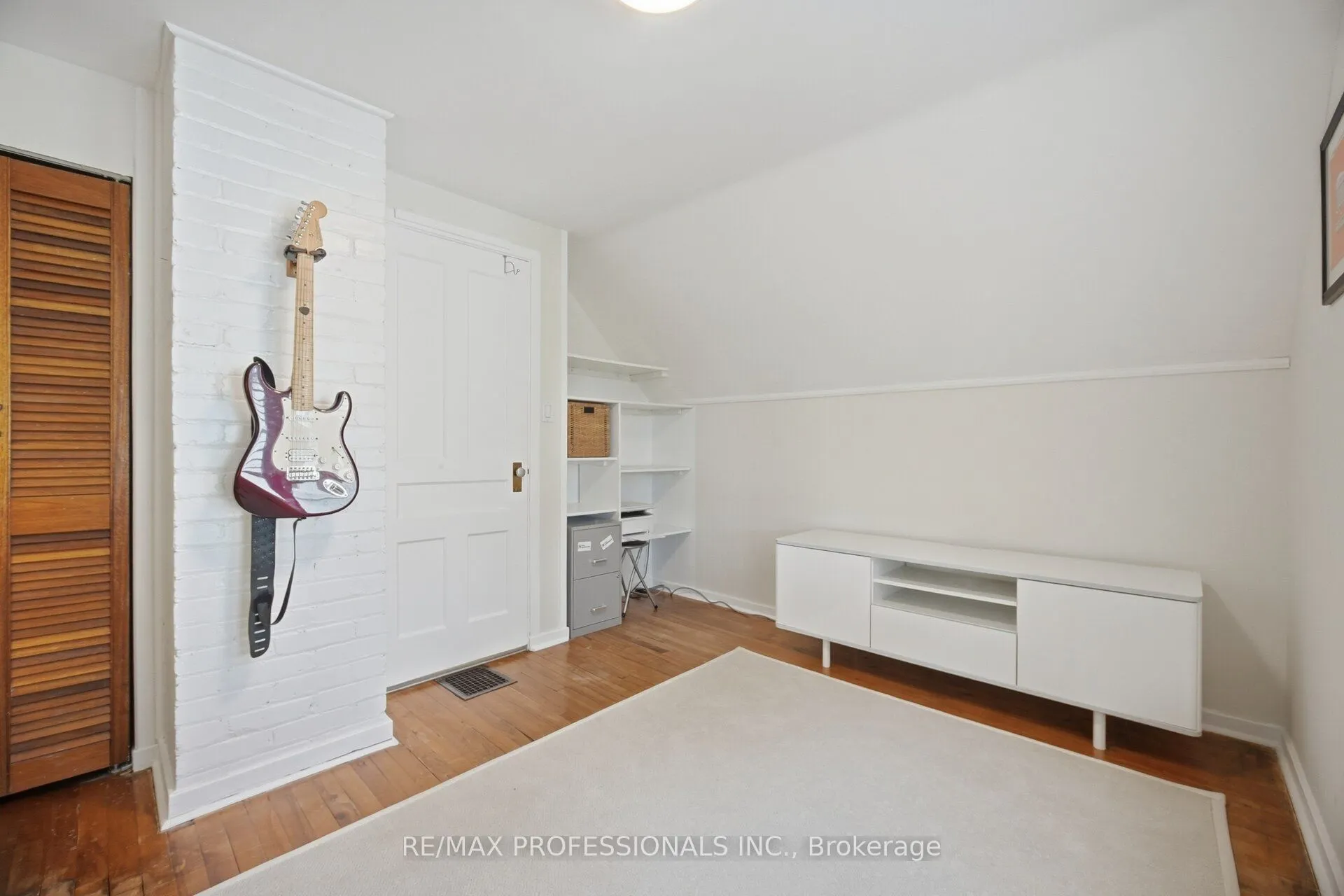 8 Smith Crescent