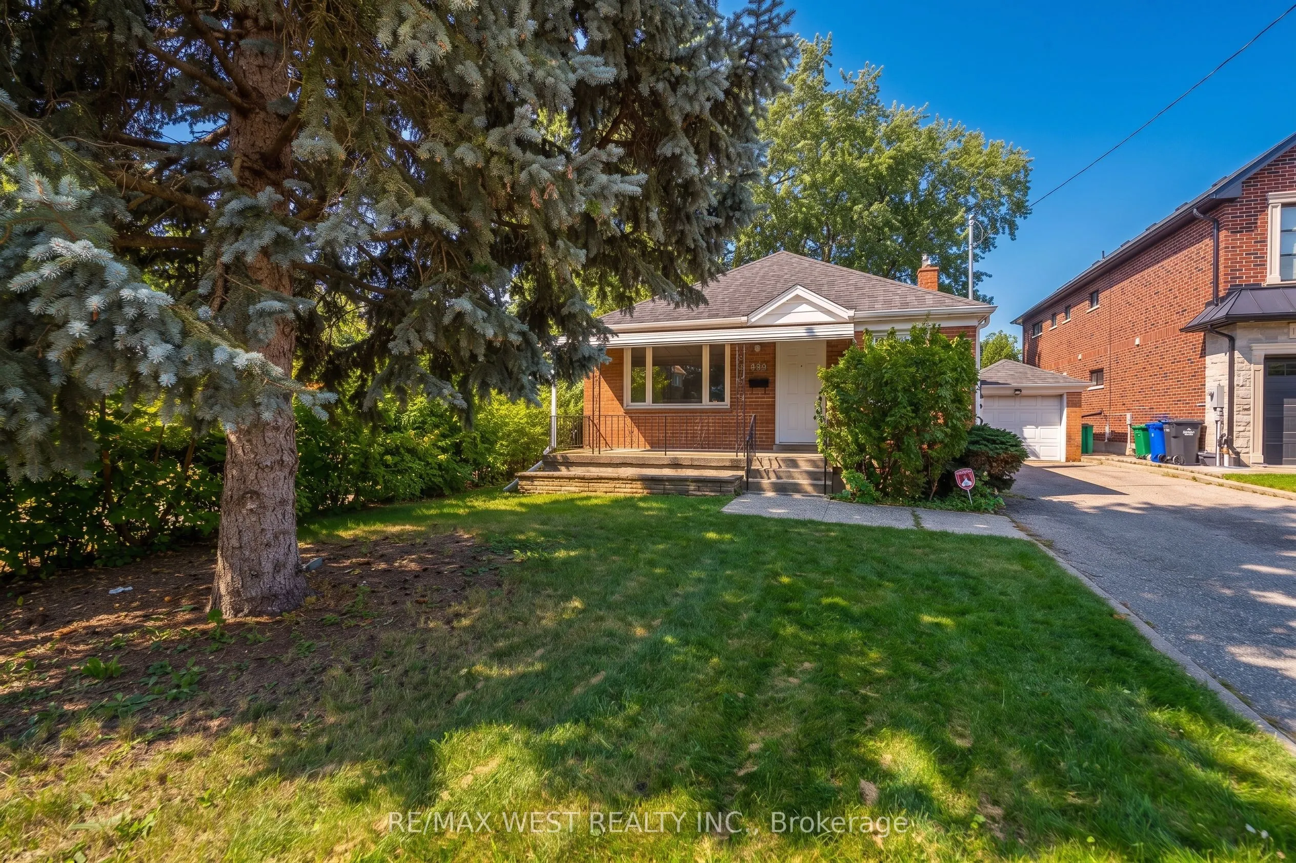 32 Pine Avenue N