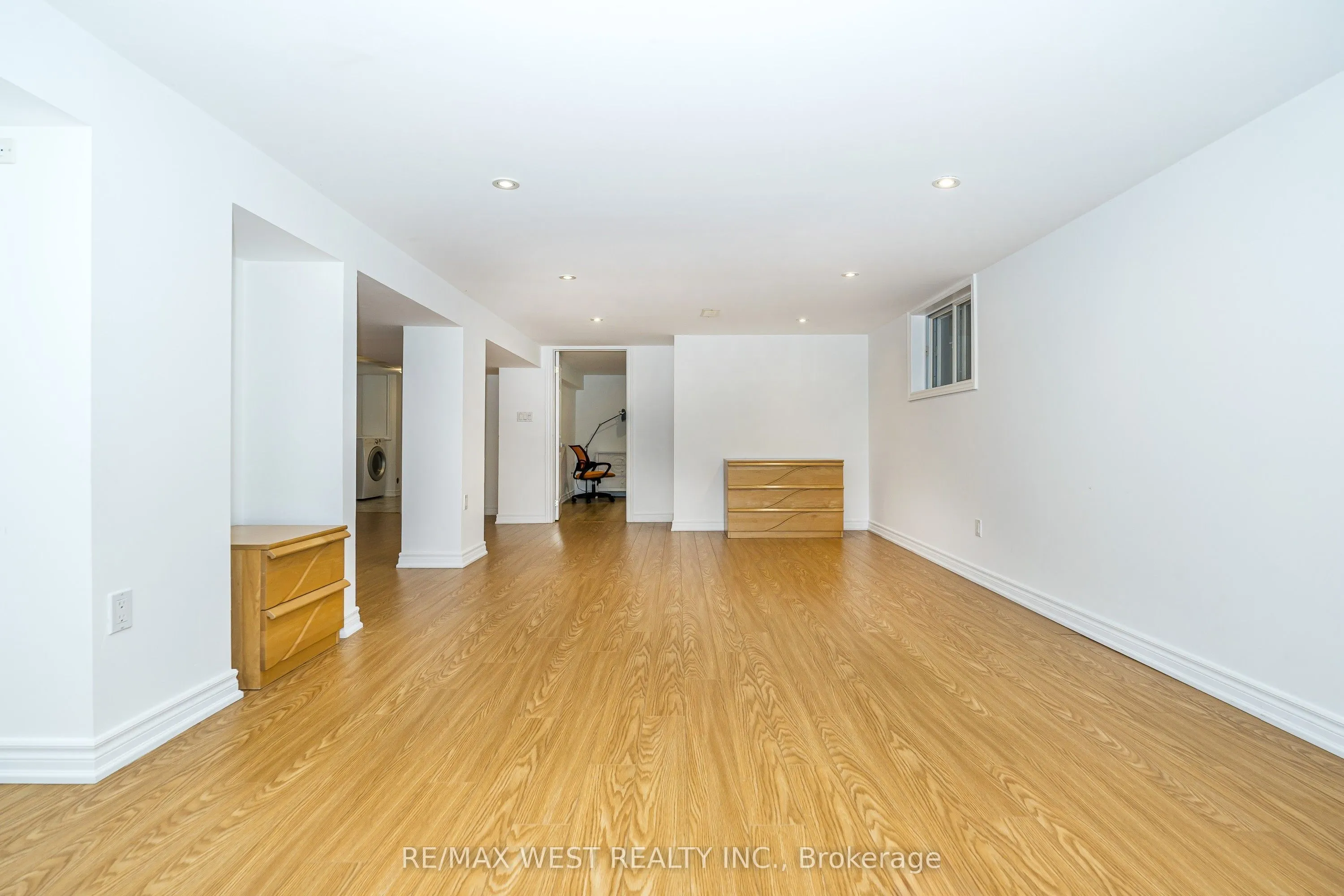 32 Pine Avenue N