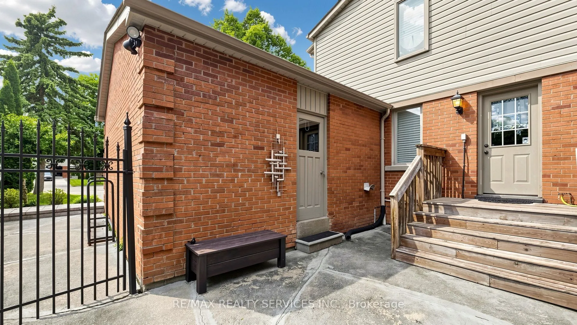 319 Dingle Court