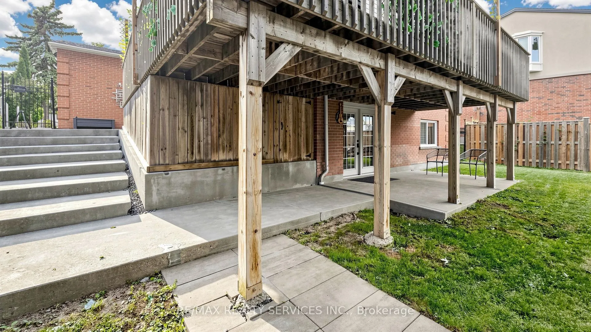 319 Dingle Court
