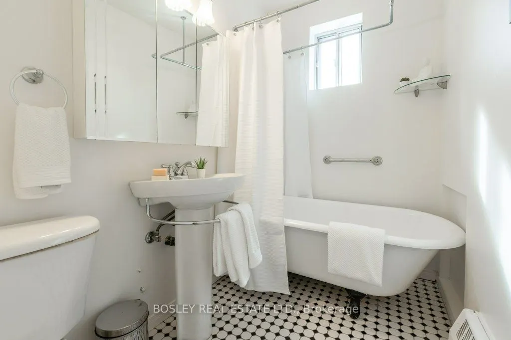 2693 Lakeshore Boulevard W #1
