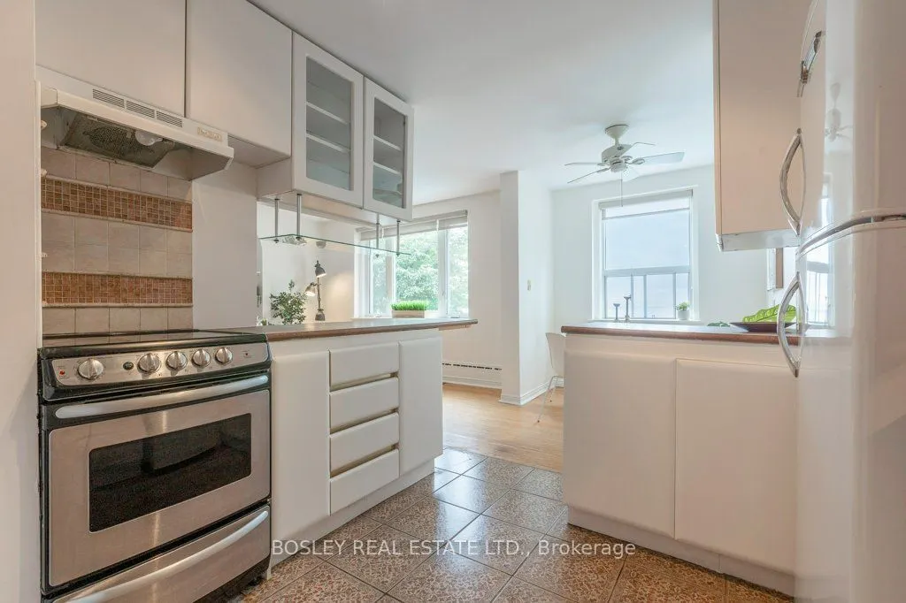 2693 Lakeshore Boulevard W #1