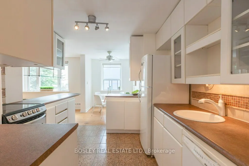 2693 Lakeshore Boulevard W #1
