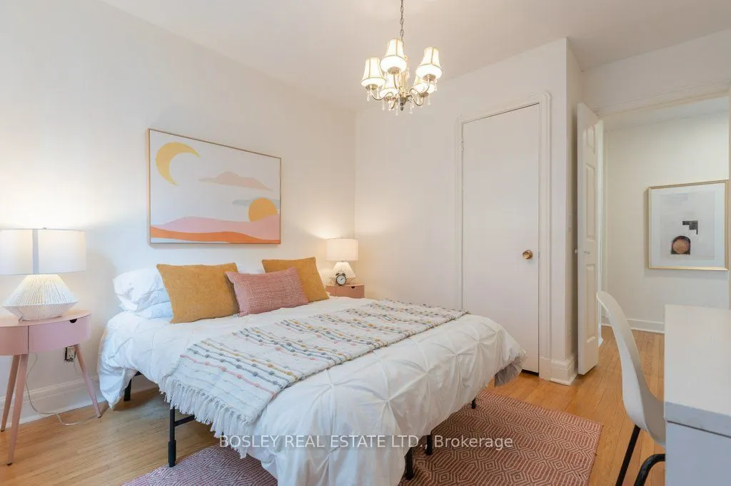 2693 Lakeshore Boulevard W #1