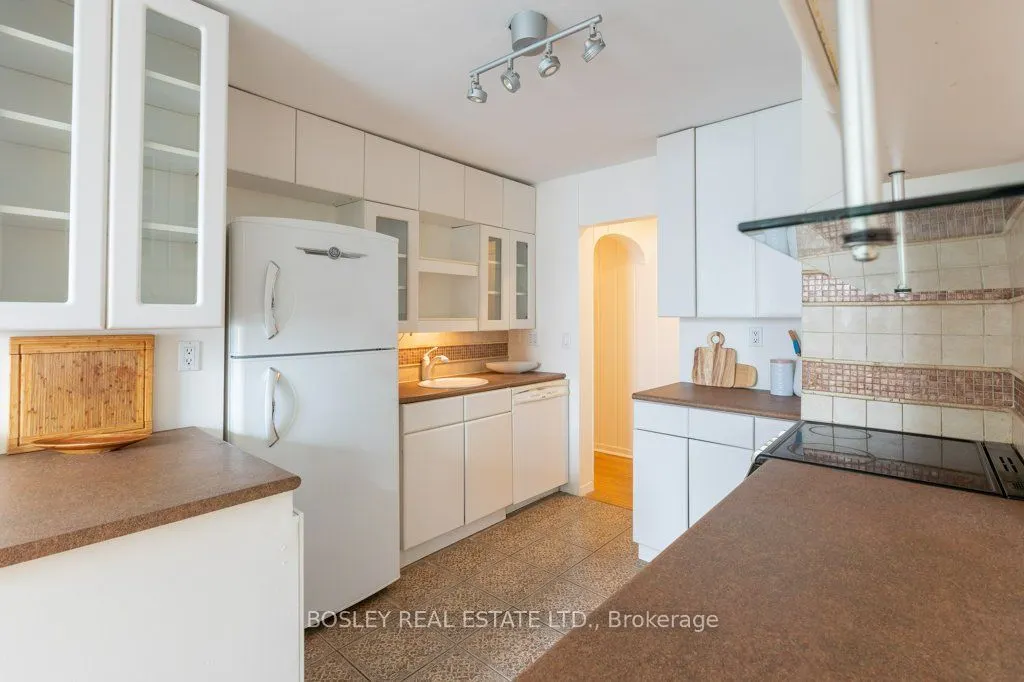 2693 Lakeshore Boulevard W #1