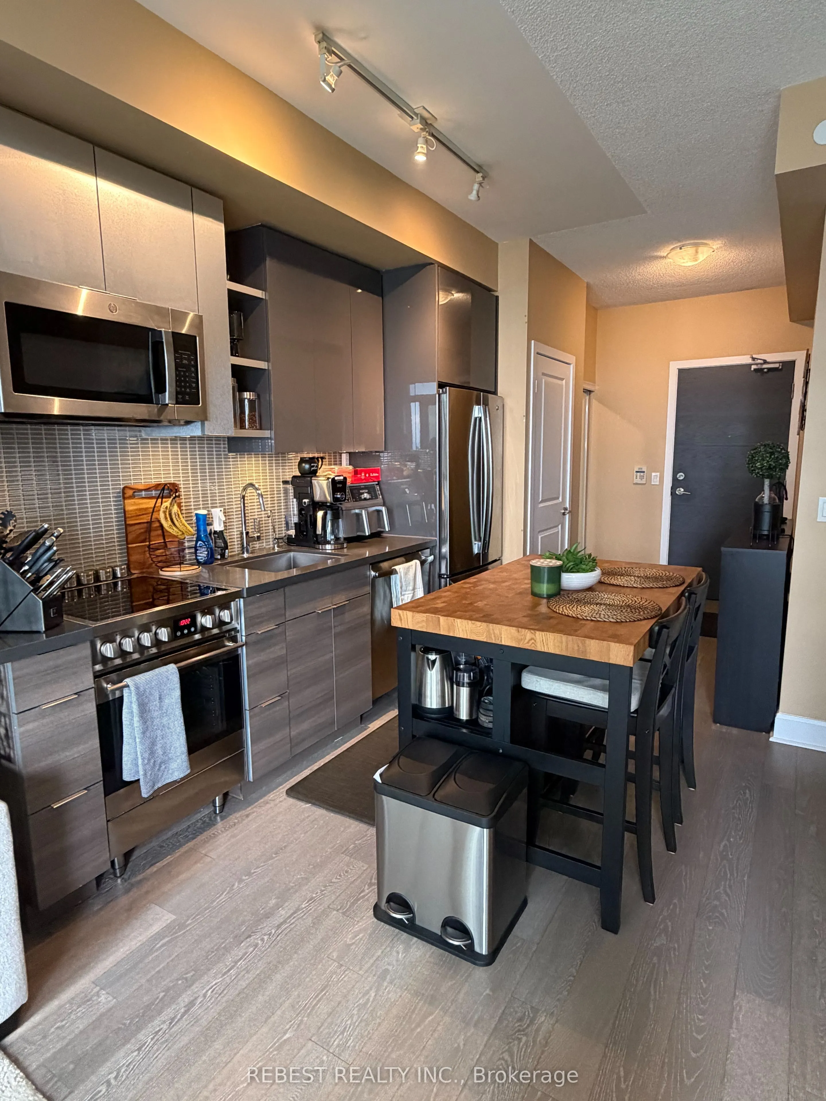 33 Shore Breeze Drive #3302