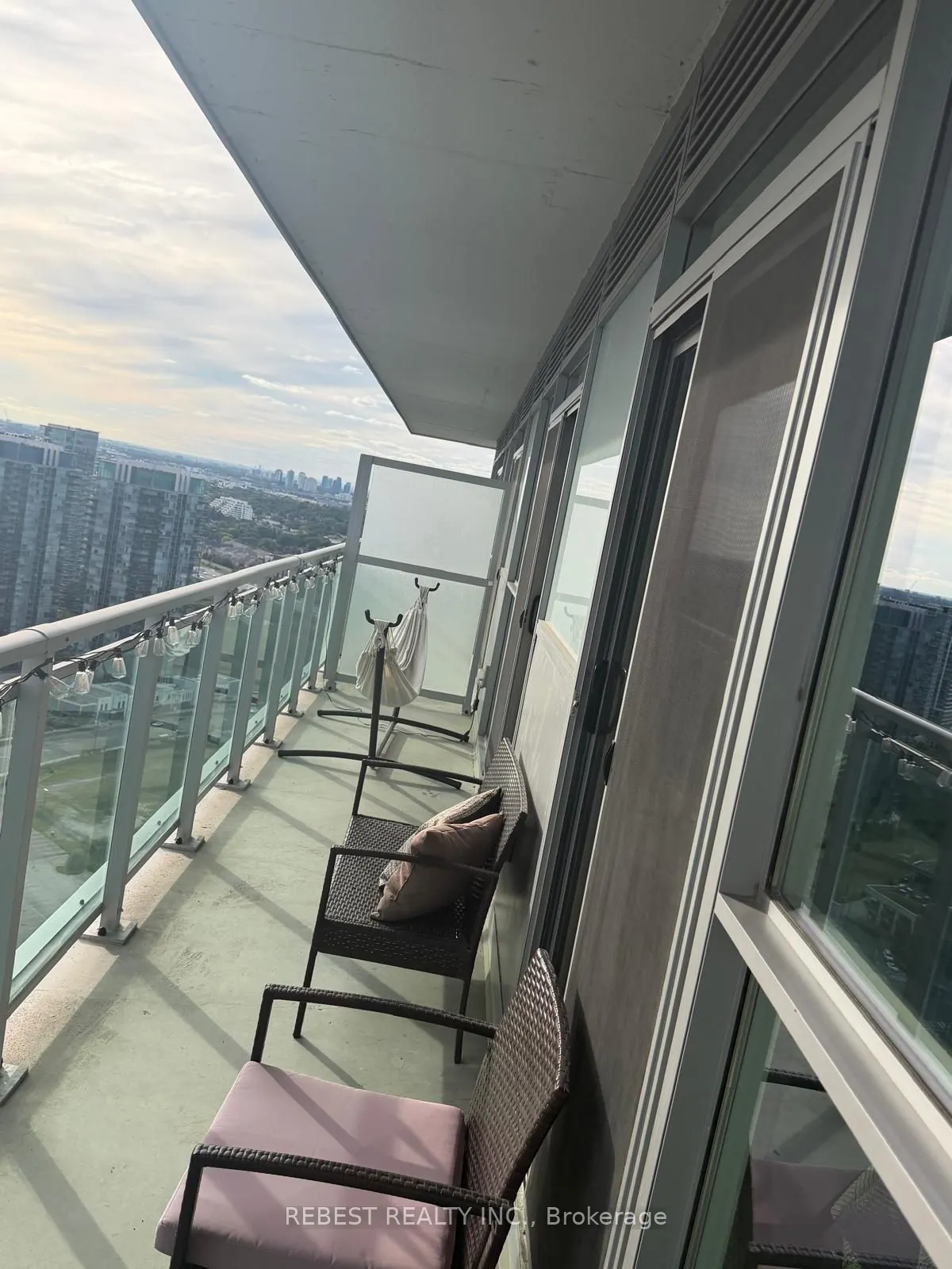 33 Shore Breeze Drive #3302