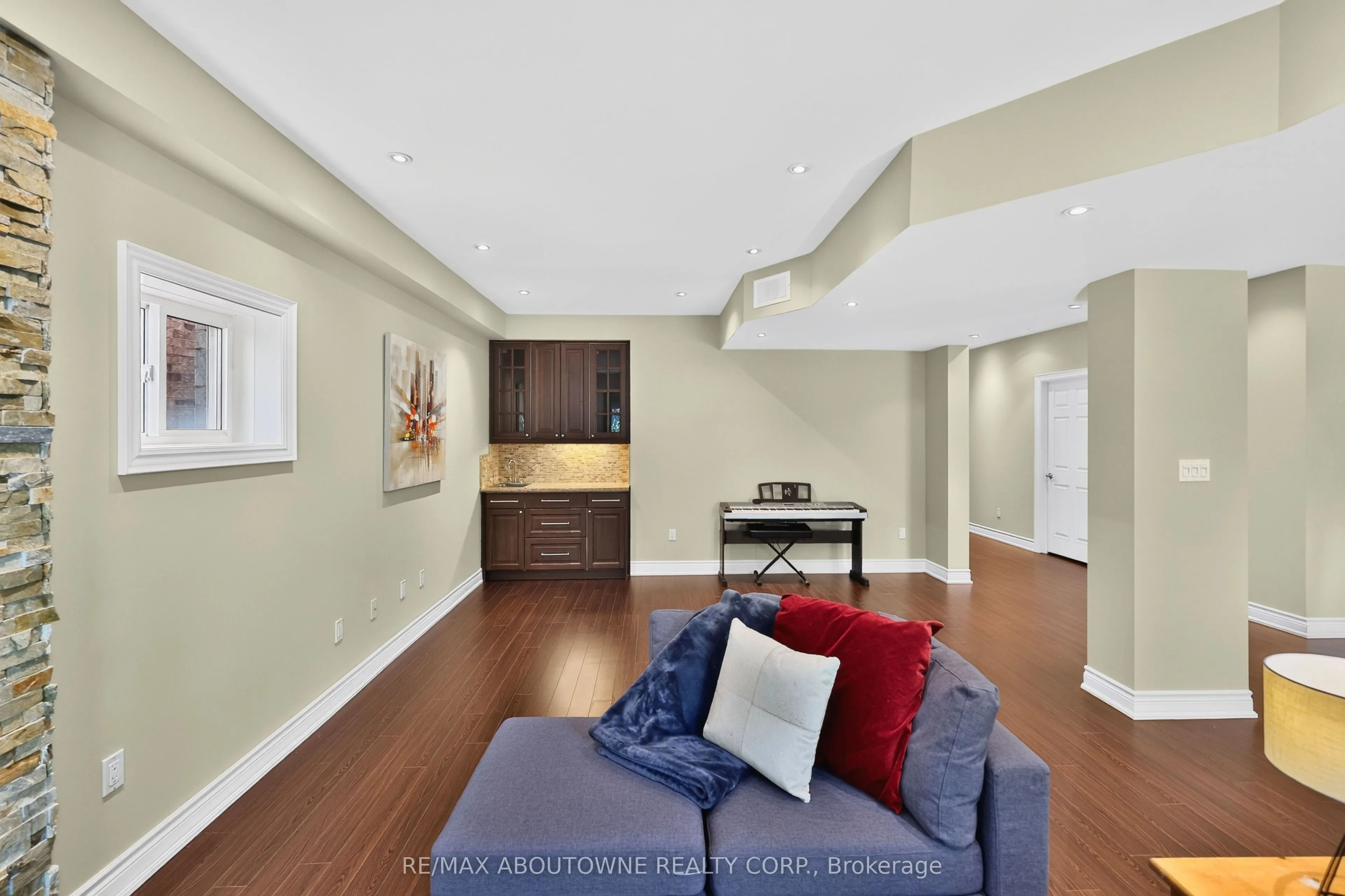 2269 Whitworth Drive