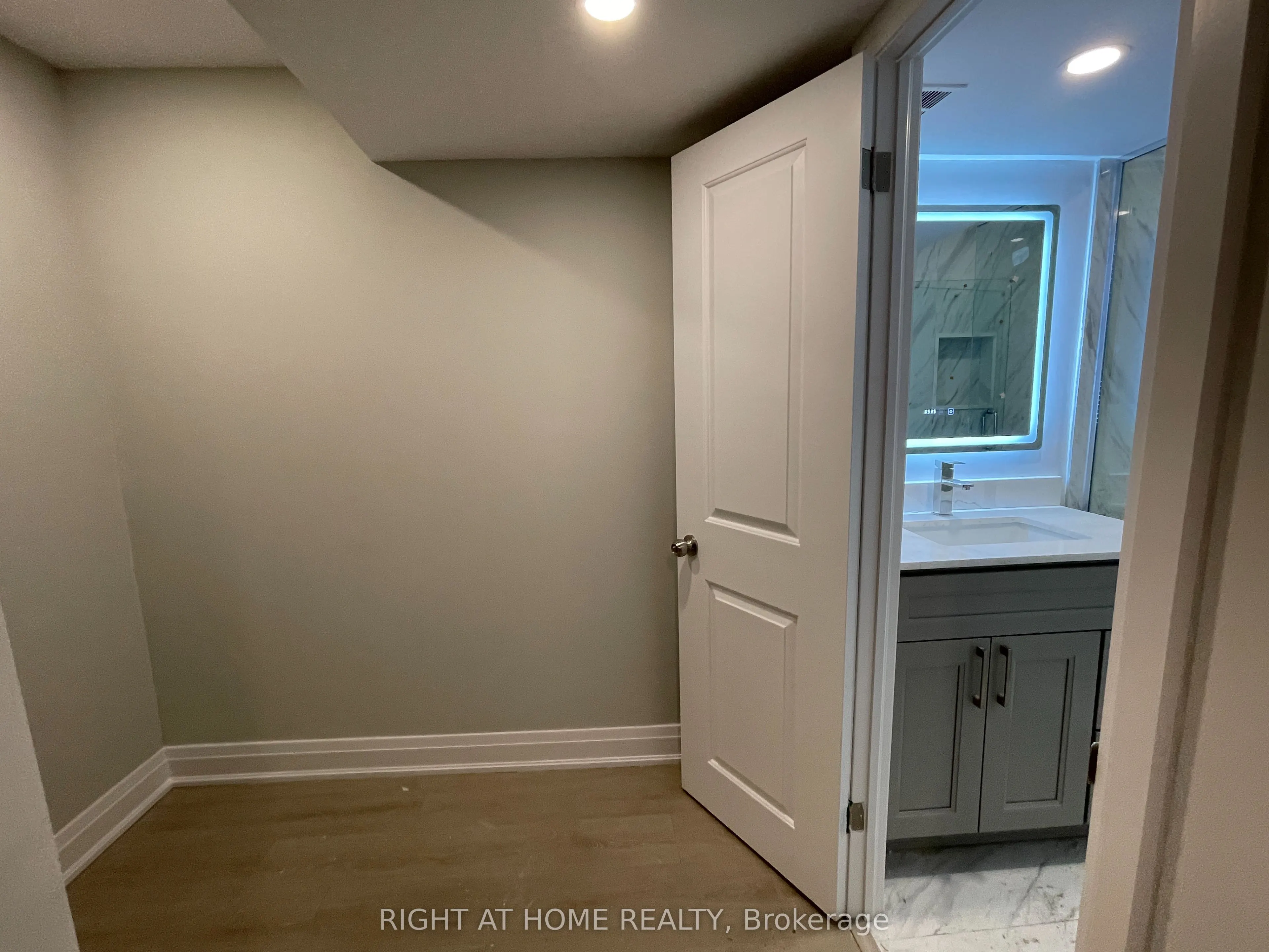 3551 Autumnleaf Crescent #Lower