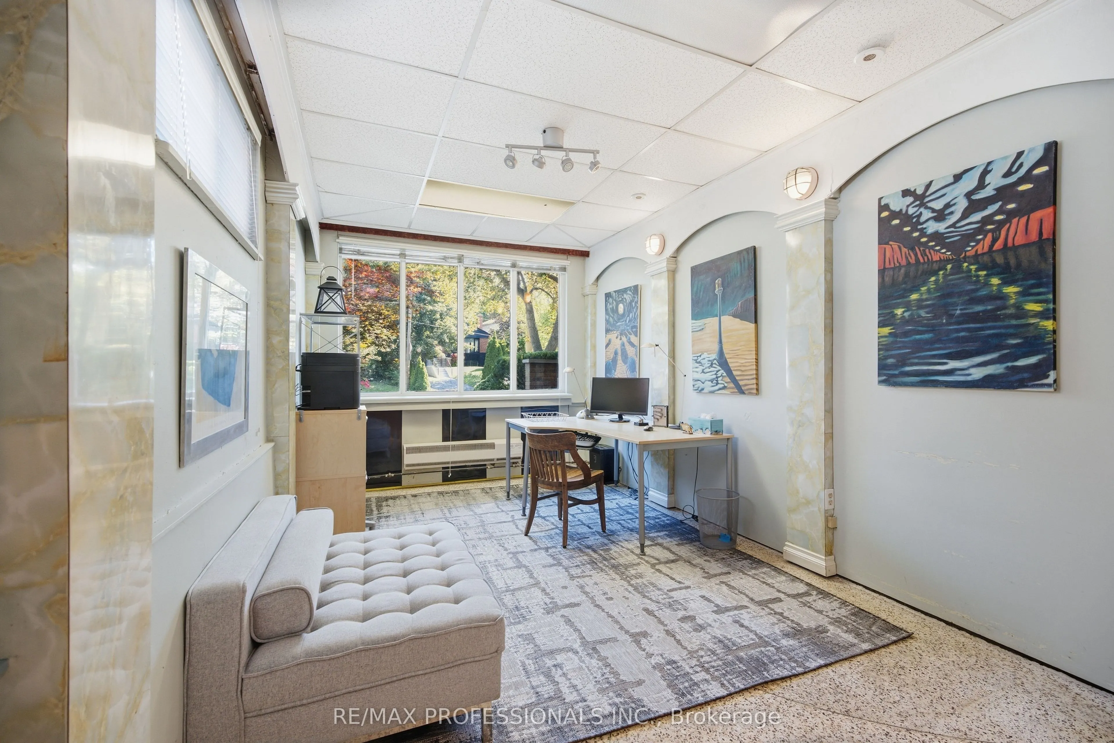 60 Fernalroy Boulevard