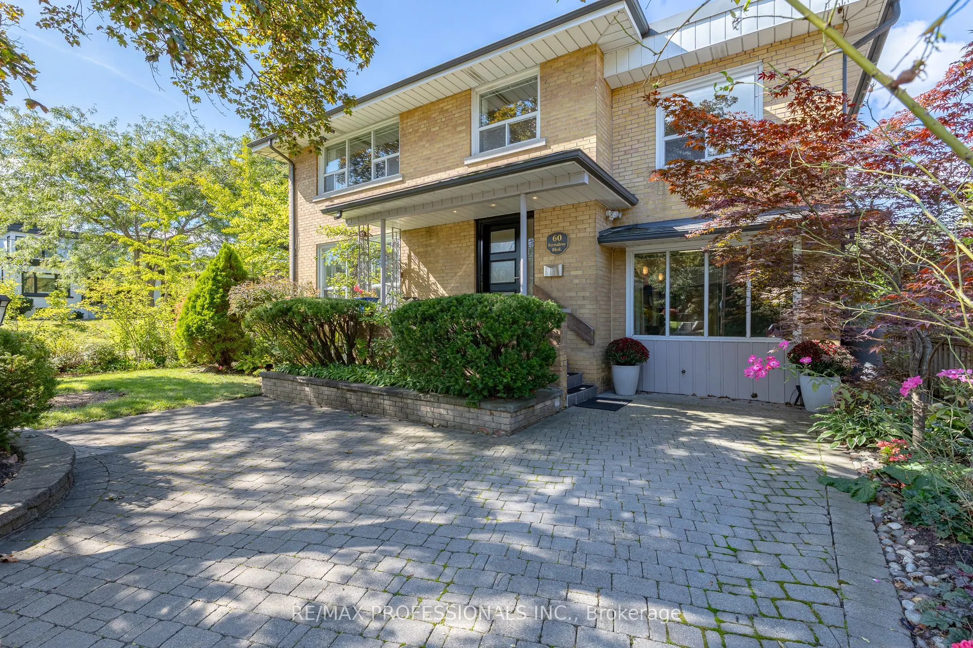 60 Fernalroy Boulevard