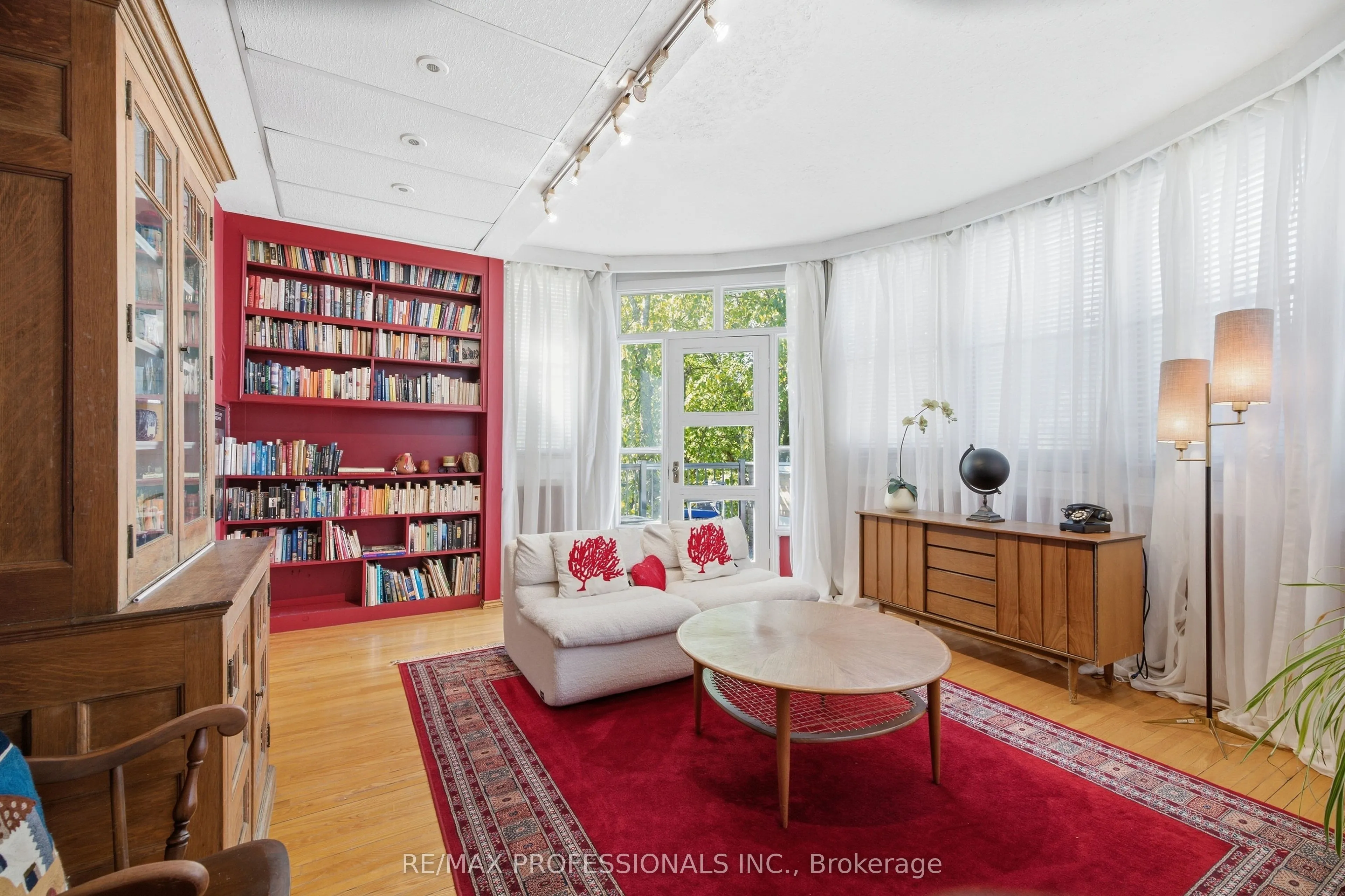 60 Fernalroy Boulevard