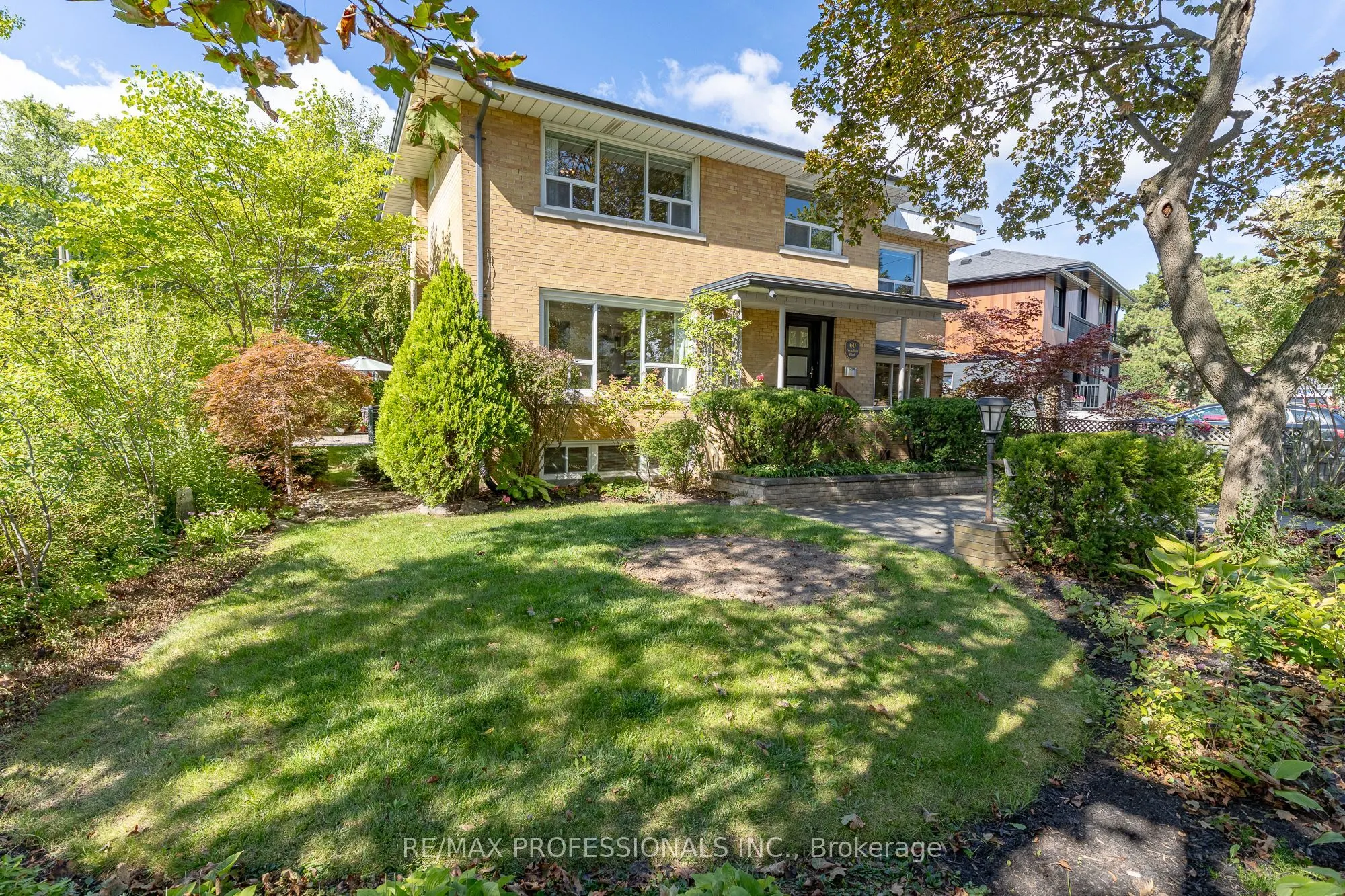 60 Fernalroy Boulevard