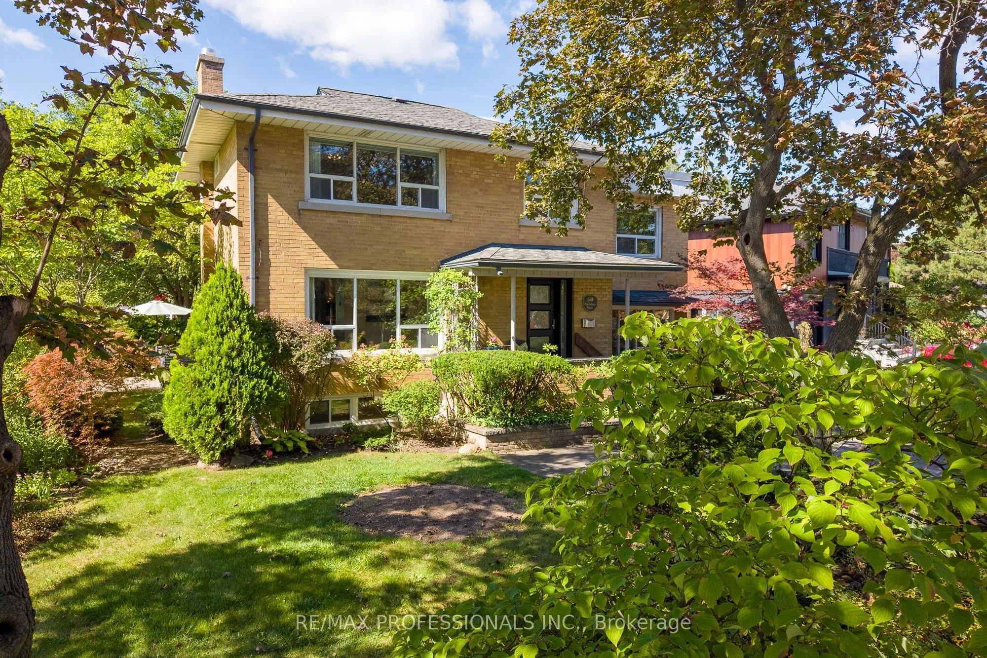 60 Fernalroy Boulevard