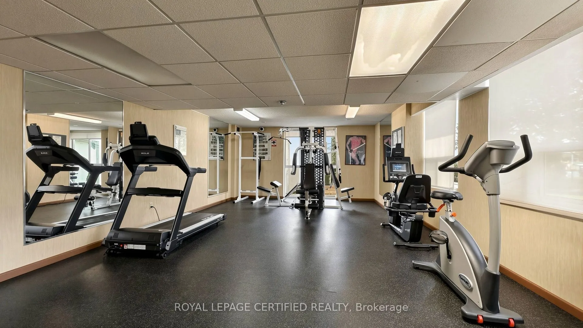 3650 Kaneff Crescent #802