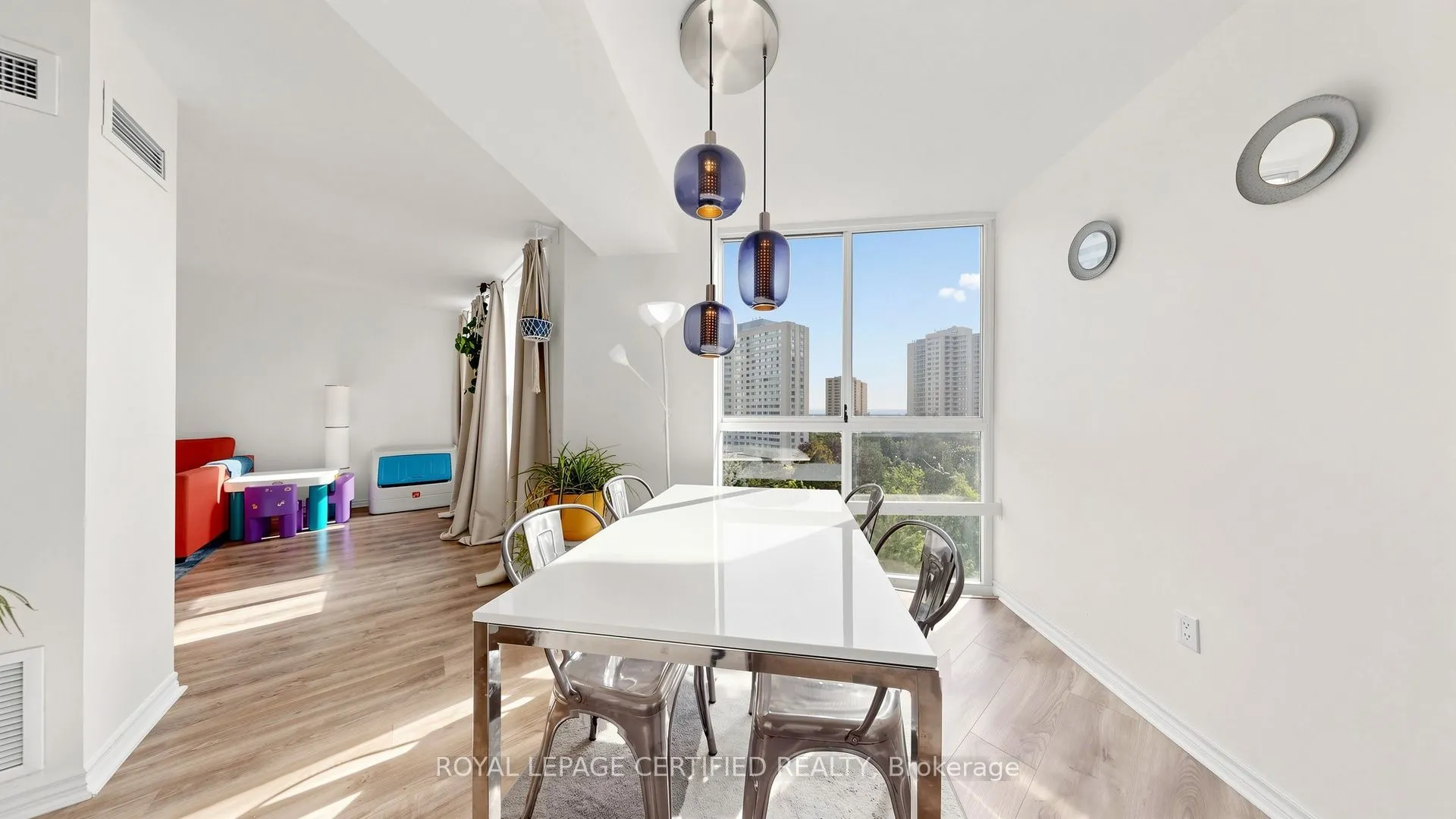 3650 Kaneff Crescent #802