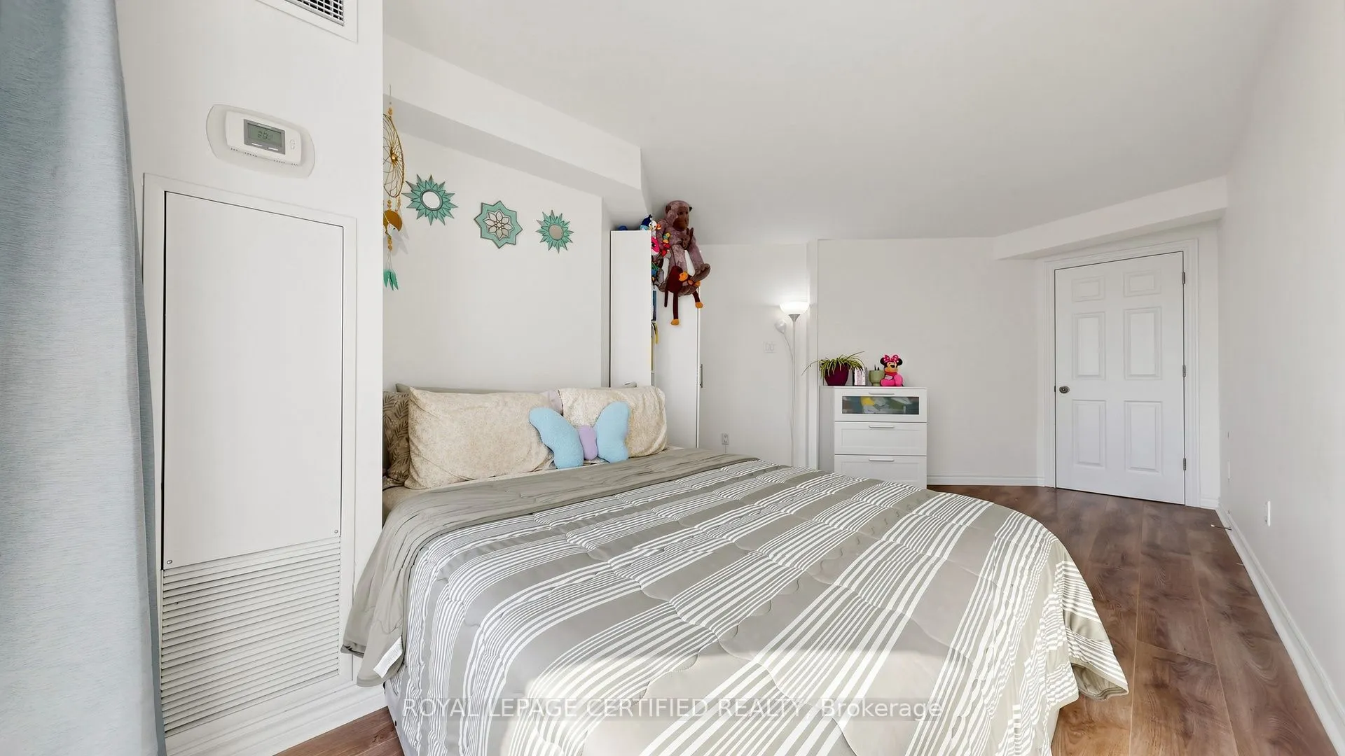 3650 Kaneff Crescent #802